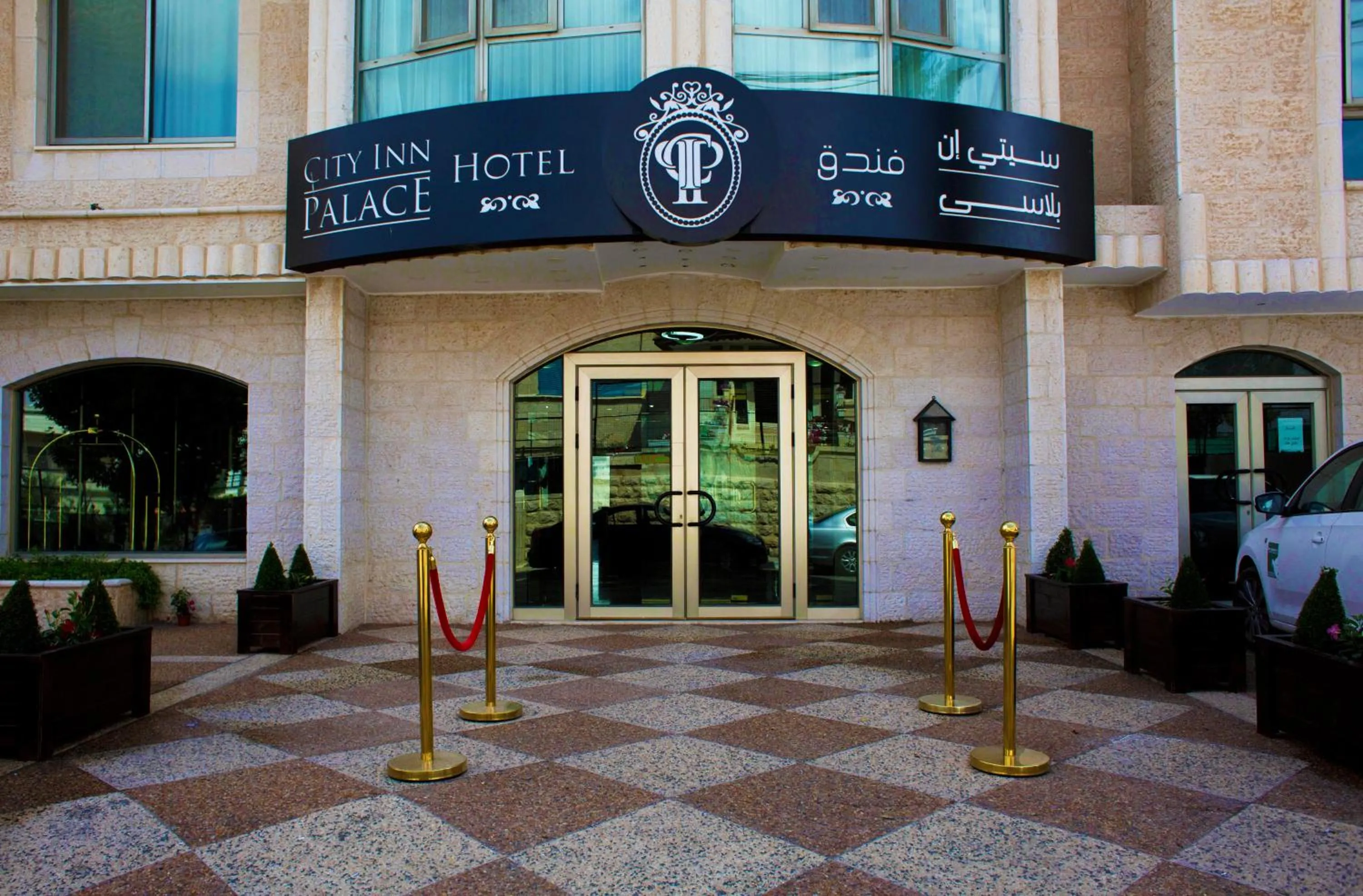 Facade/entrance in City Inn Palace Hotel