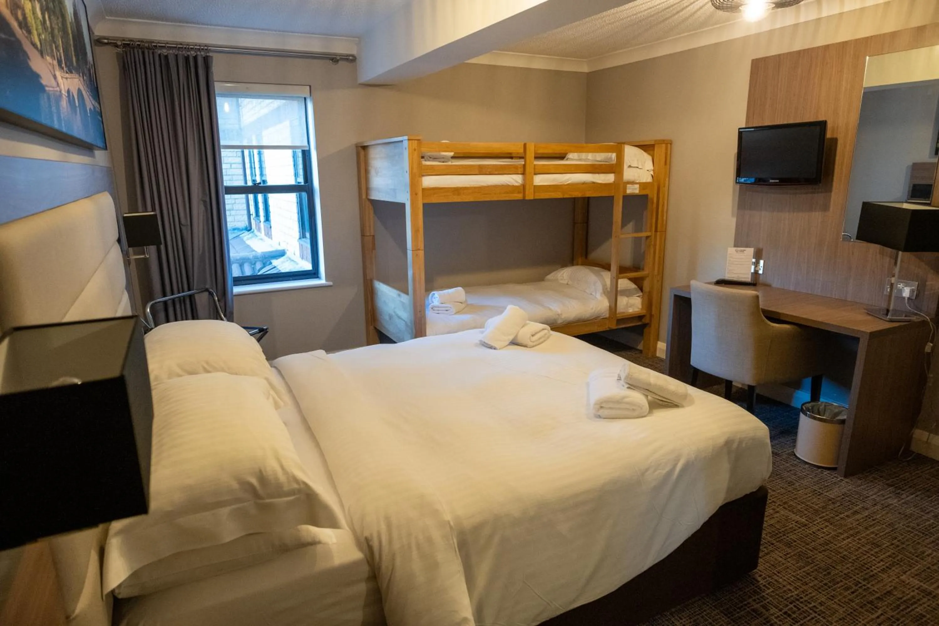 bunk bed, Bed in Riverside Hotel