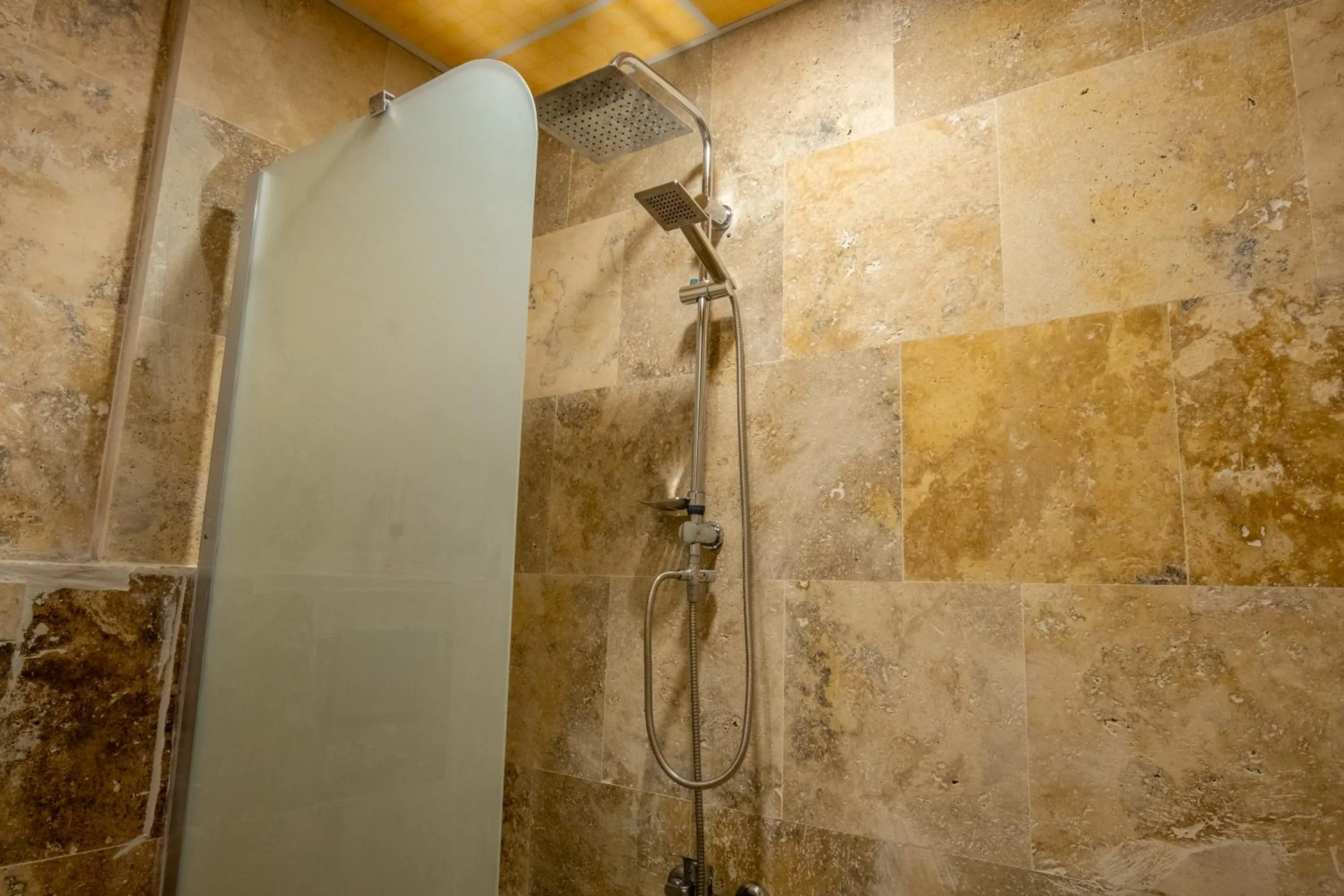 Shower in Mayda Cappadocia