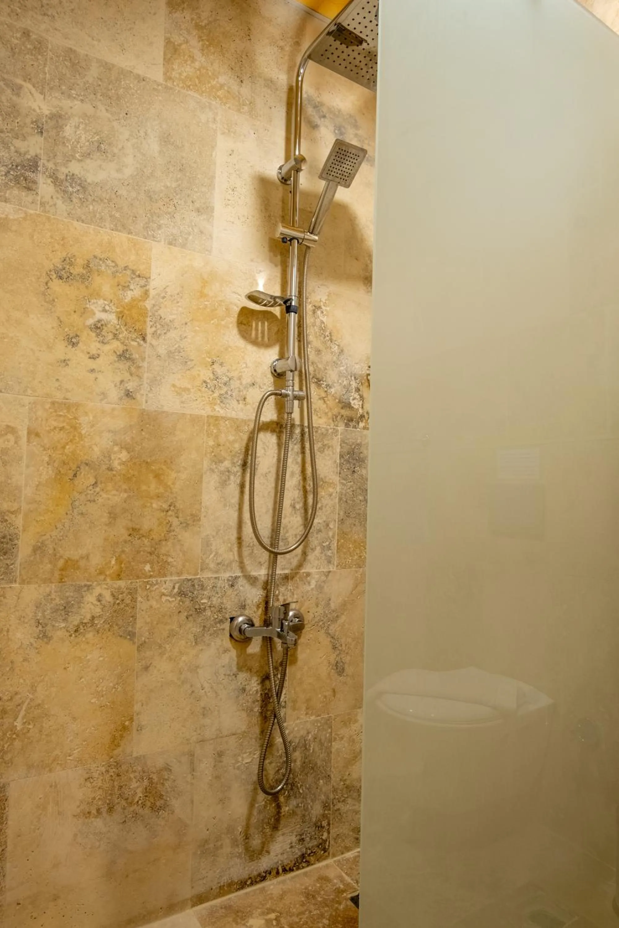 Shower in Mayda Cappadocia