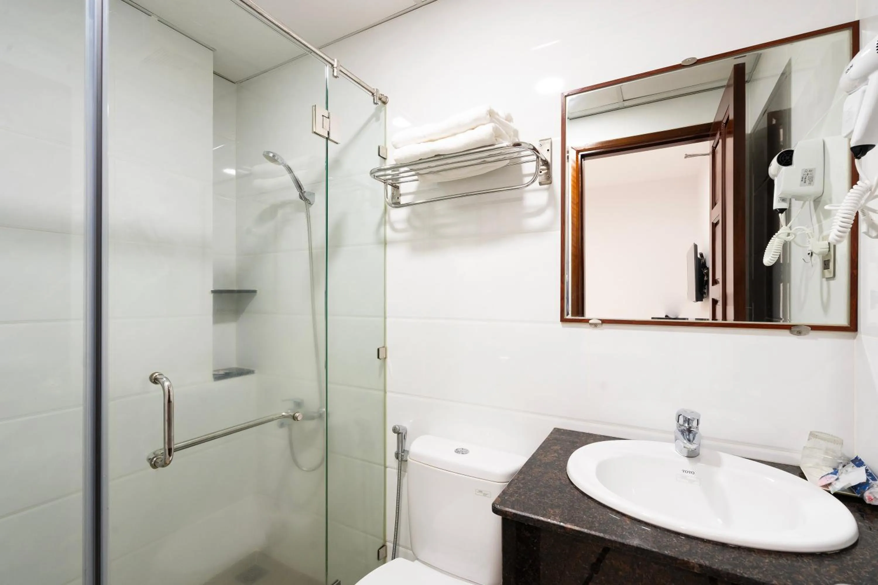Shower in Hoang Luxury Hotel Dist 1 Ho Chi Minh