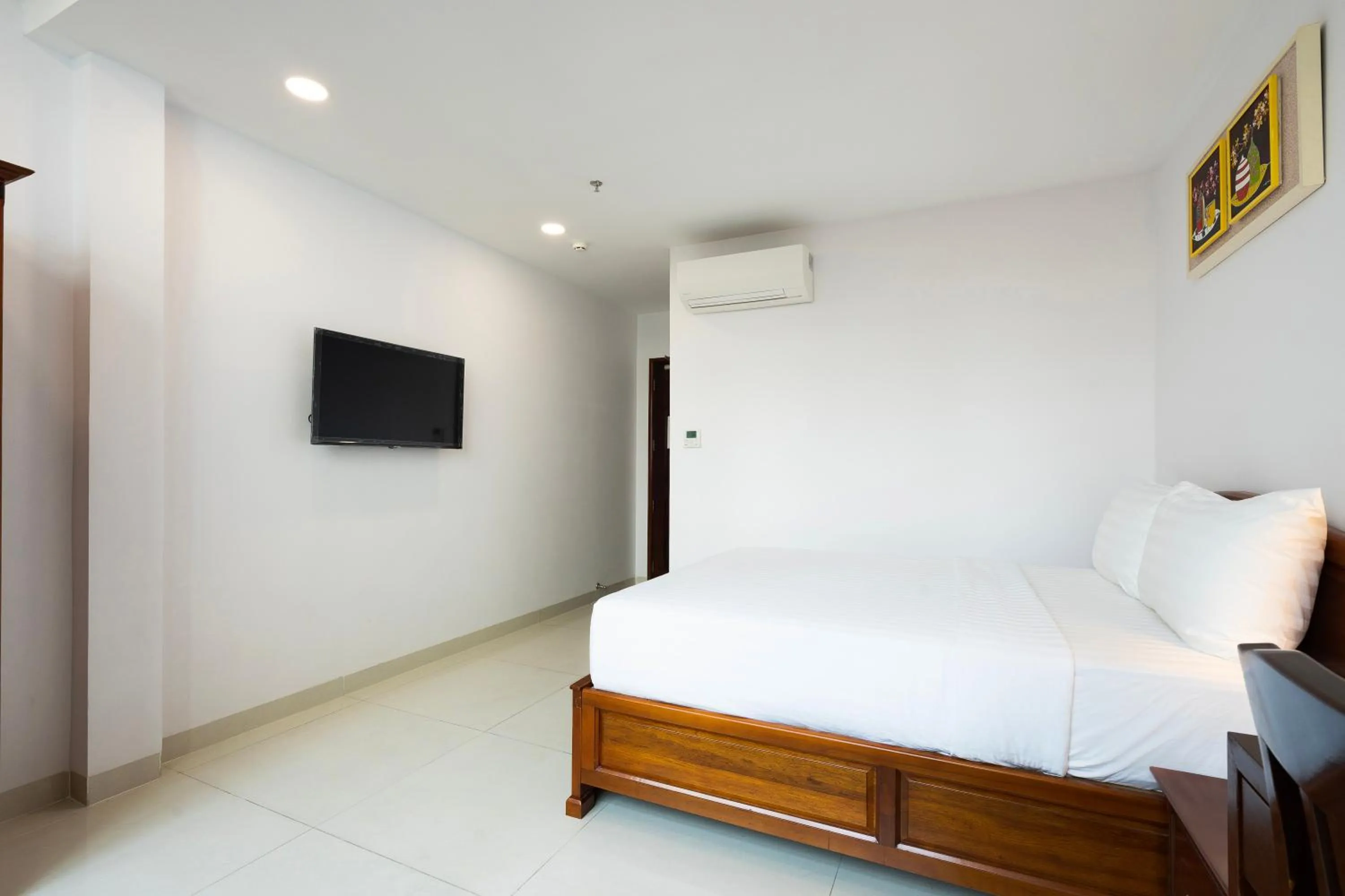 Bed in Hoang Luxury Hotel Dist 1 Ho Chi Minh