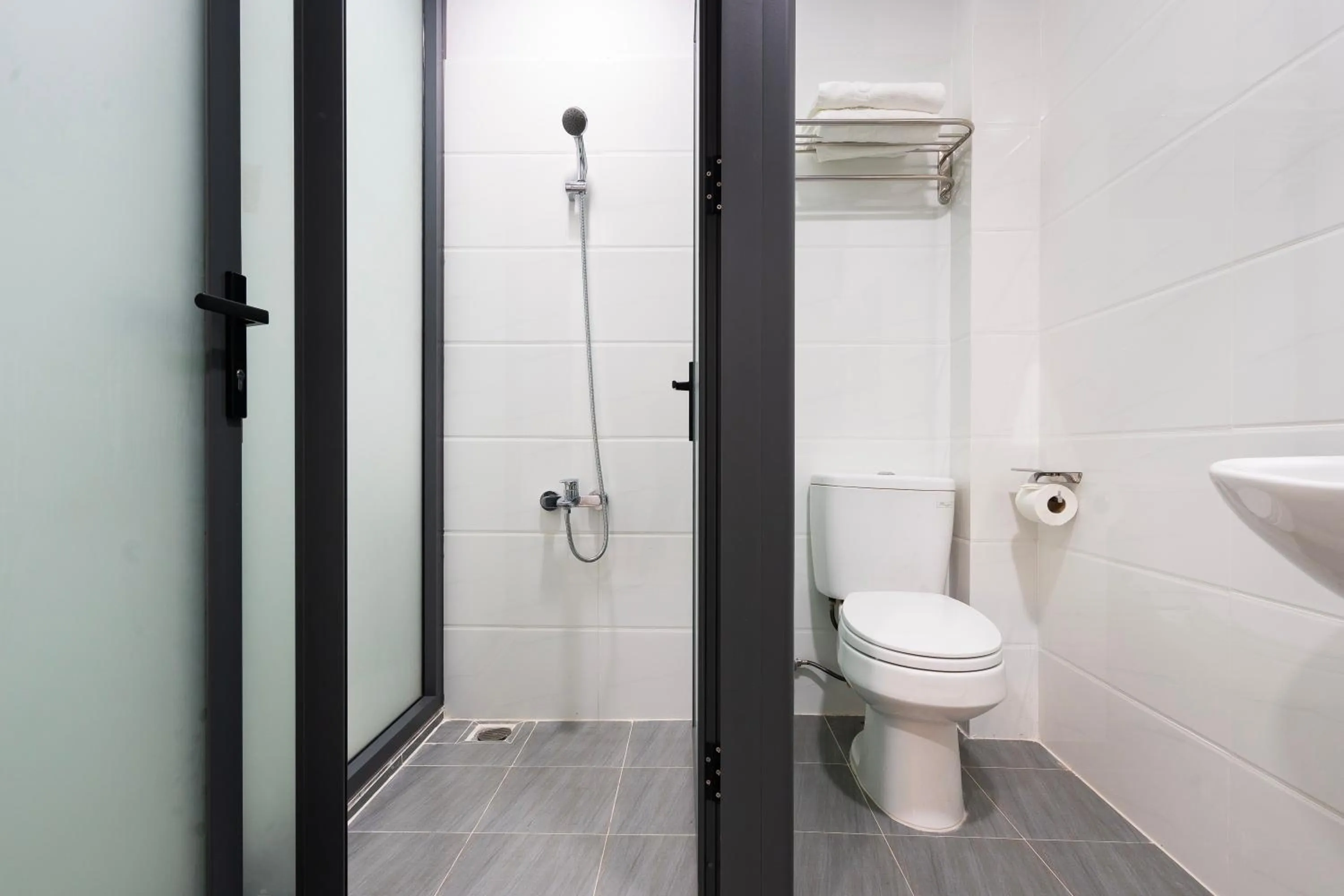 Shower in Hoang Luxury Hotel Dist 1 Ho Chi Minh