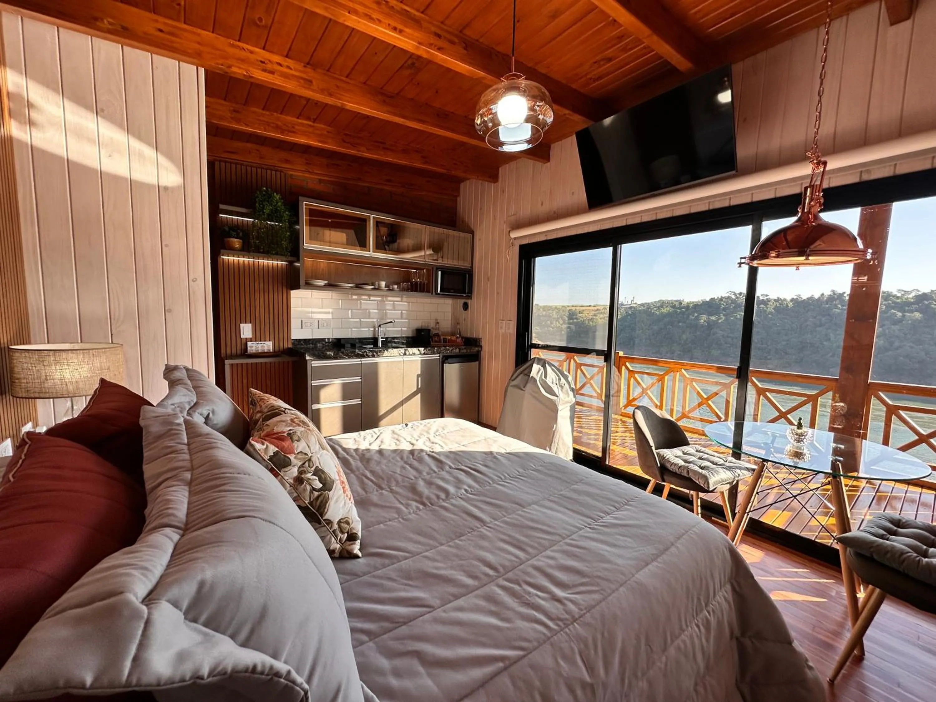 TV and multimedia, Bed in Costa del Sol Iguazú Suites