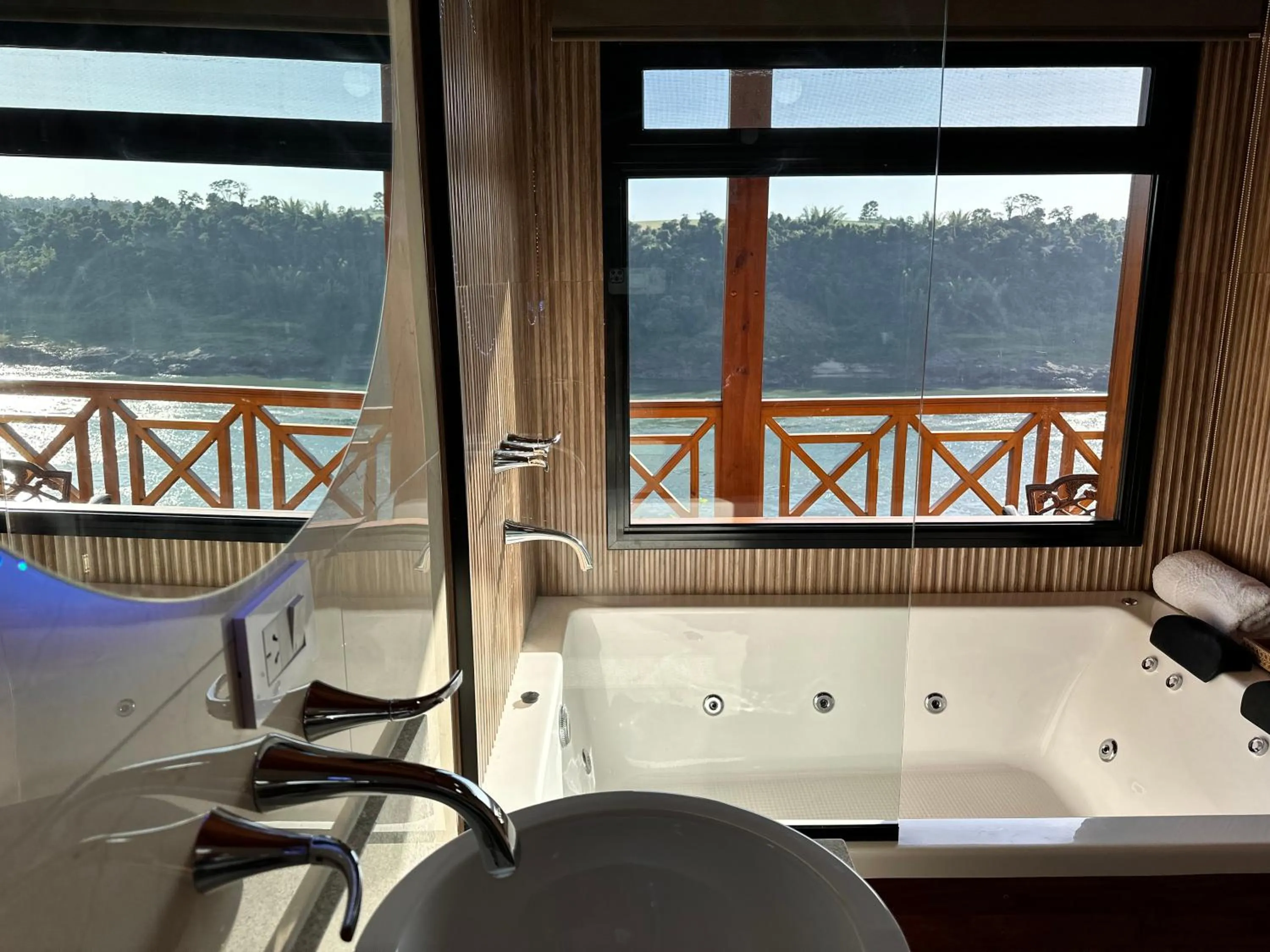 Hot Tub in Costa del Sol Iguazú Suites