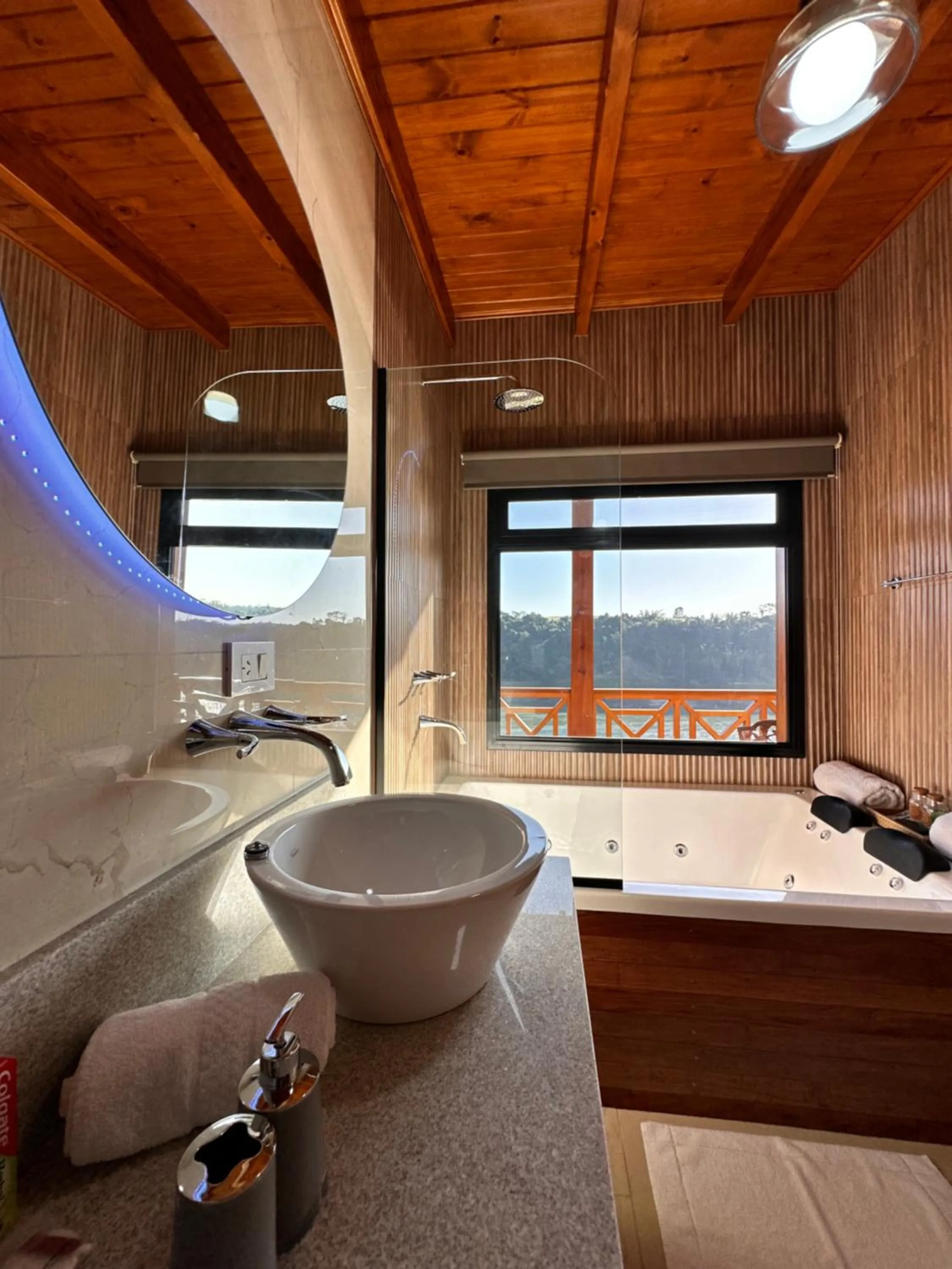 Toilet in Costa del Sol Iguazú Suites