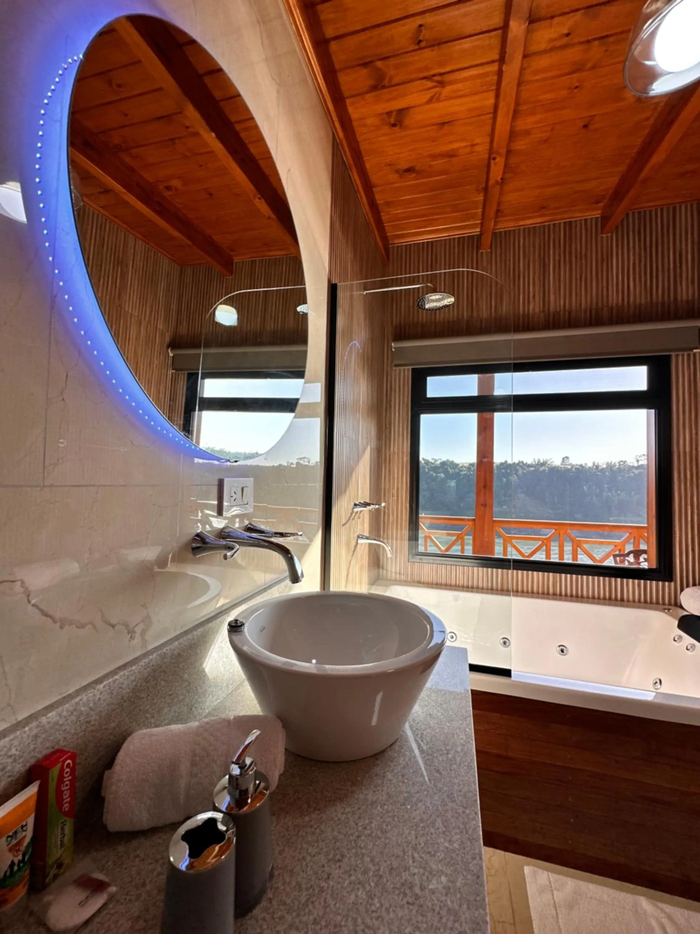 Toilet in Costa del Sol Iguazú Suites