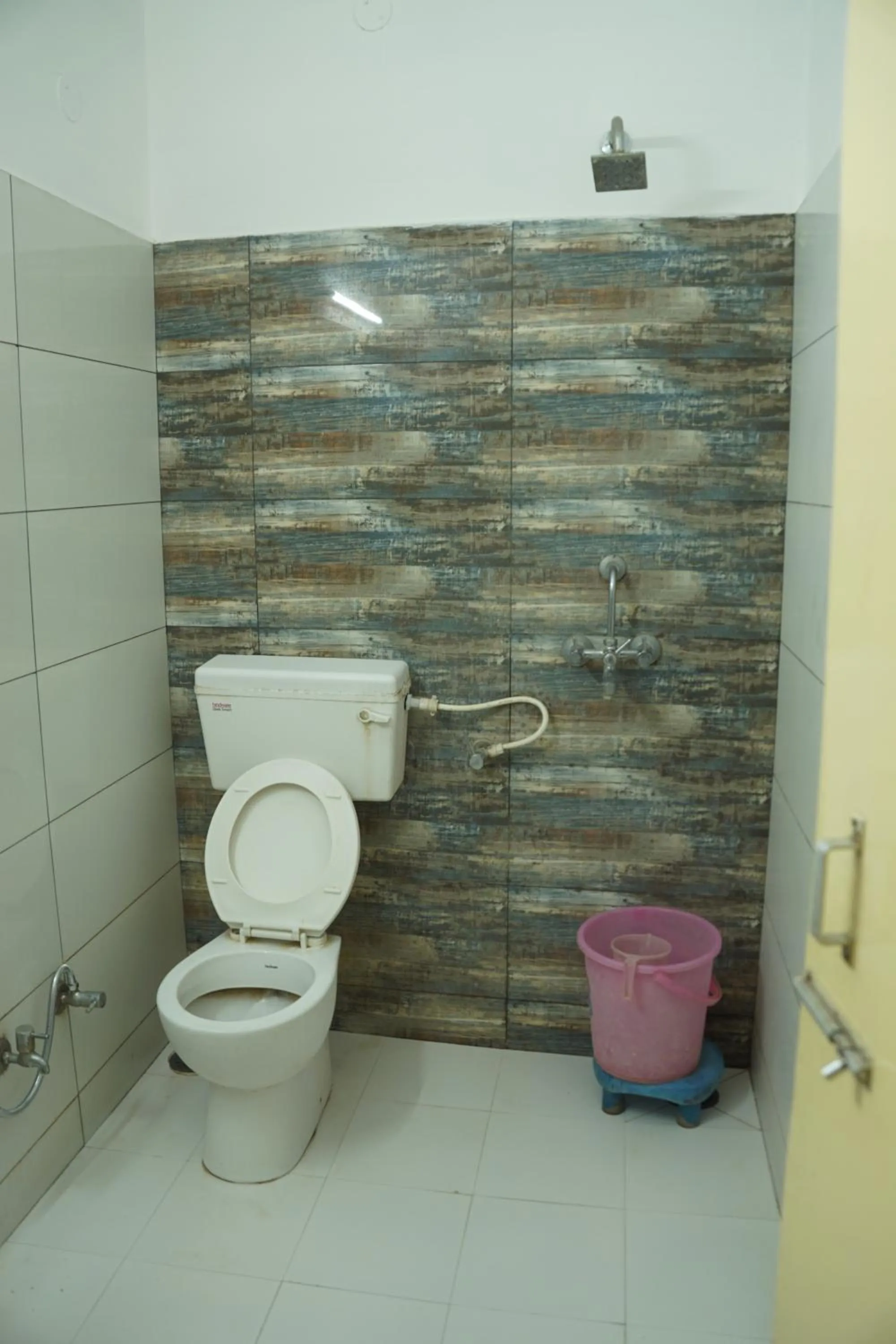 Shower in Subhash Hotel