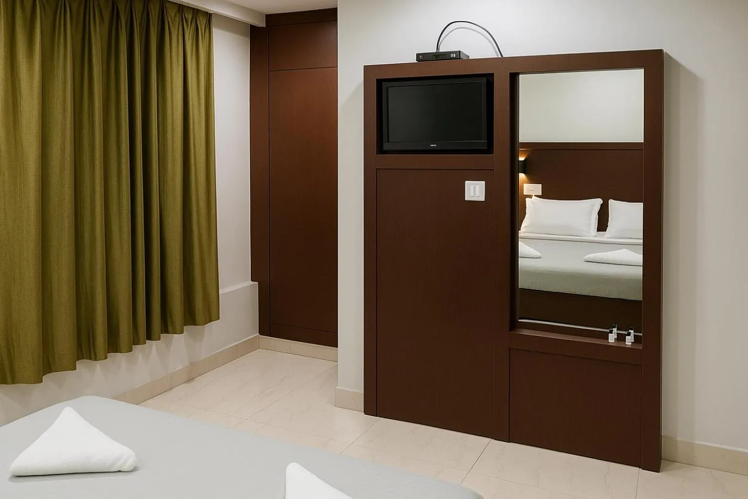 TV and multimedia, Bed in Subhash Hotel