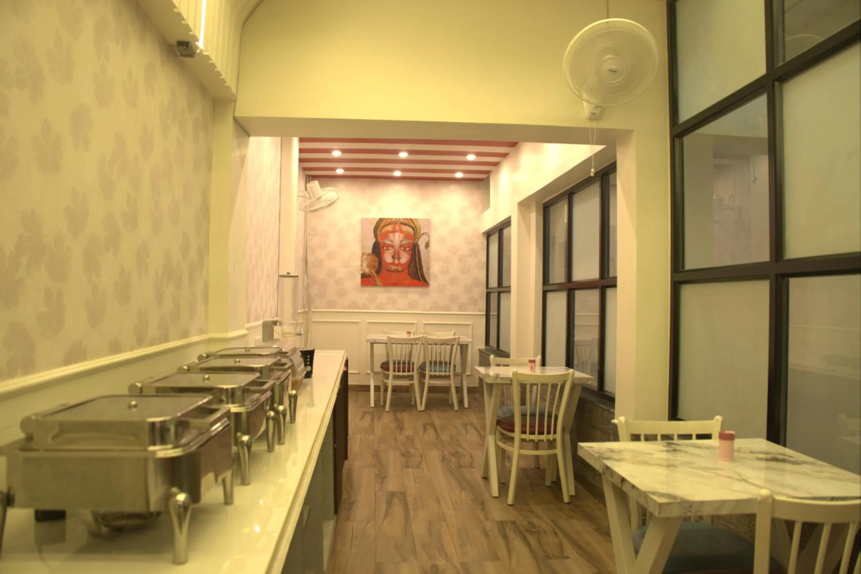 Restaurant/places to eat in Subhash Hotel