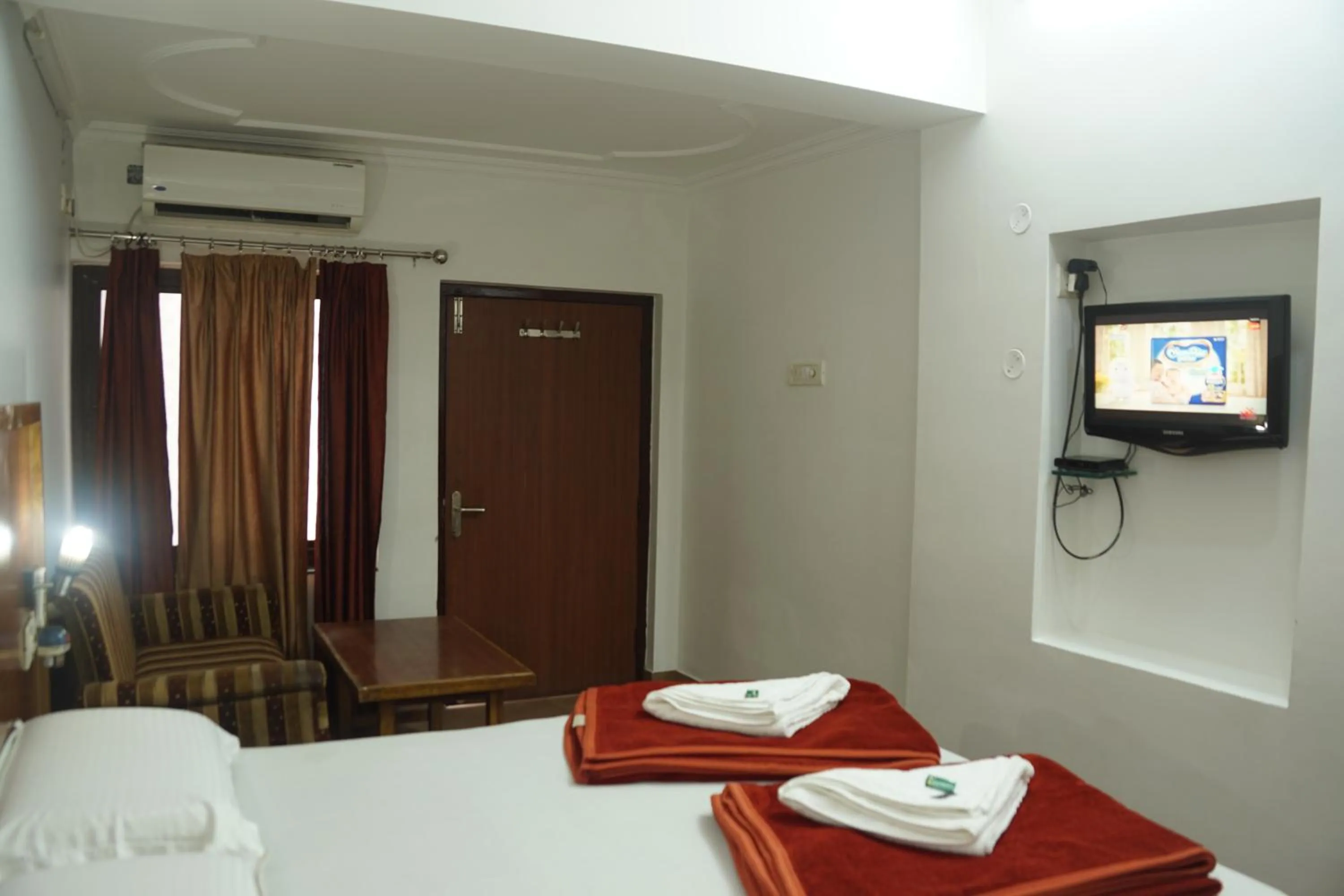 Bed in Subhash Hotel