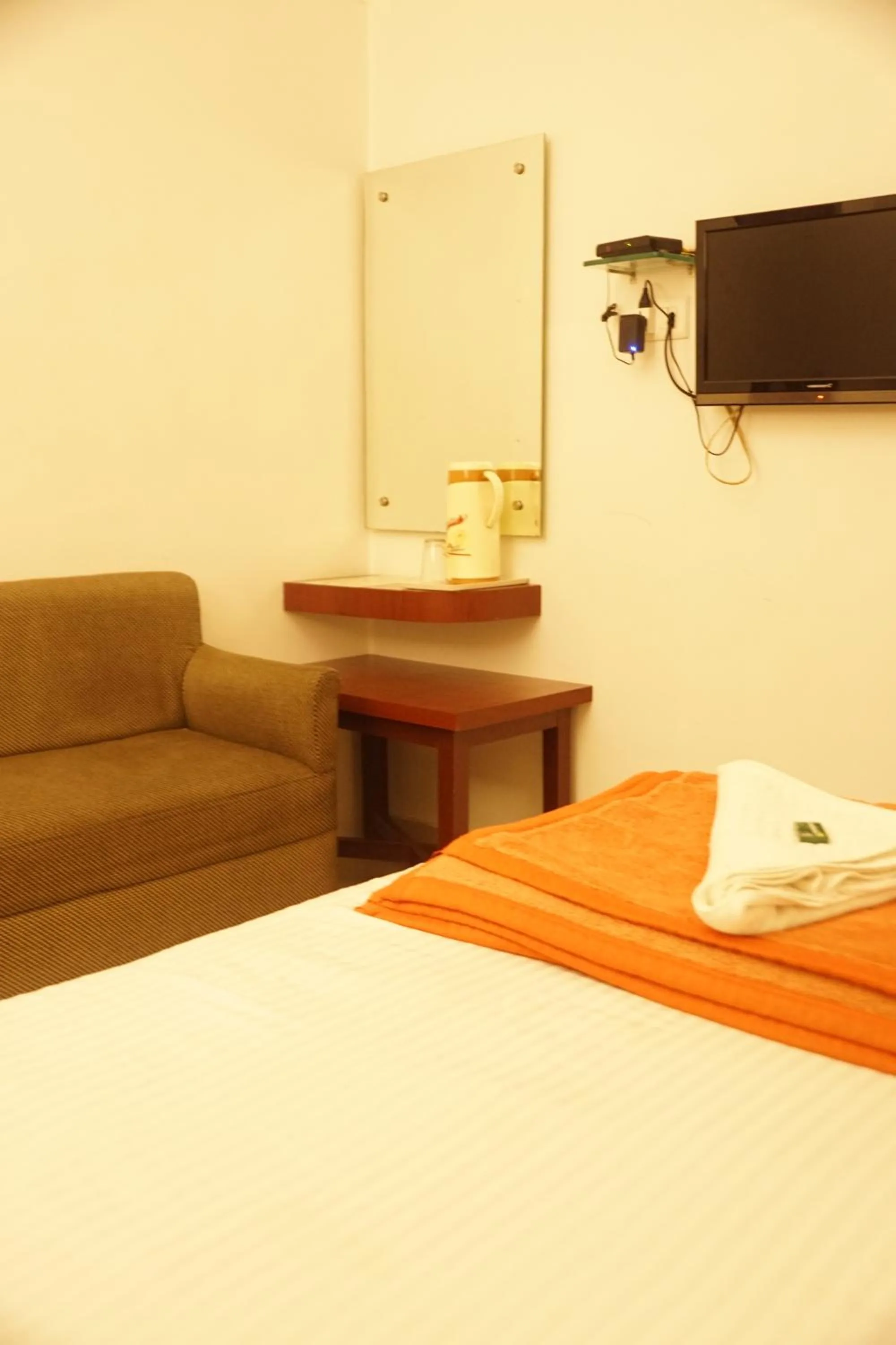 TV and multimedia, Bed in Subhash Hotel