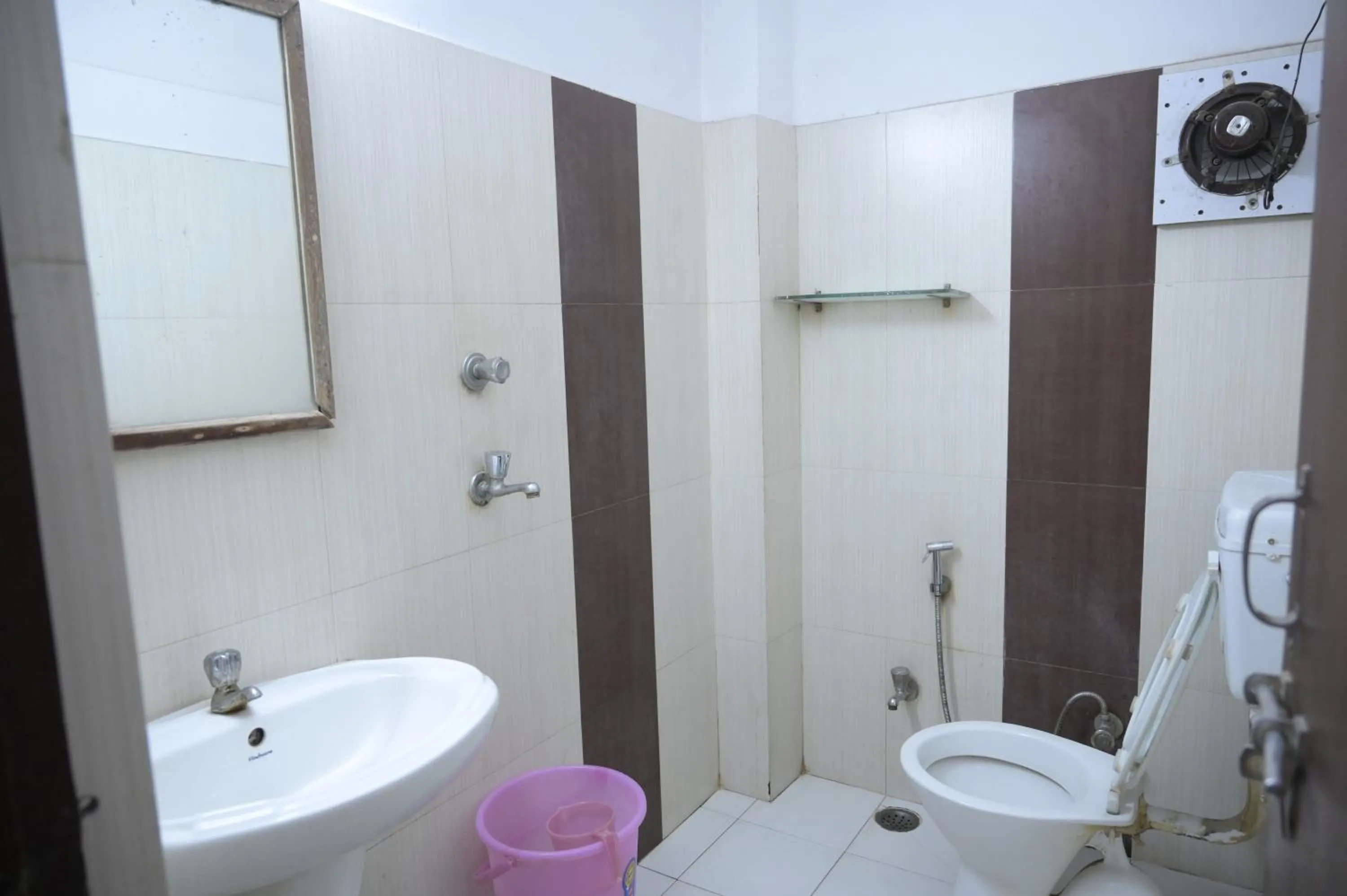 Shower in Subhash Hotel