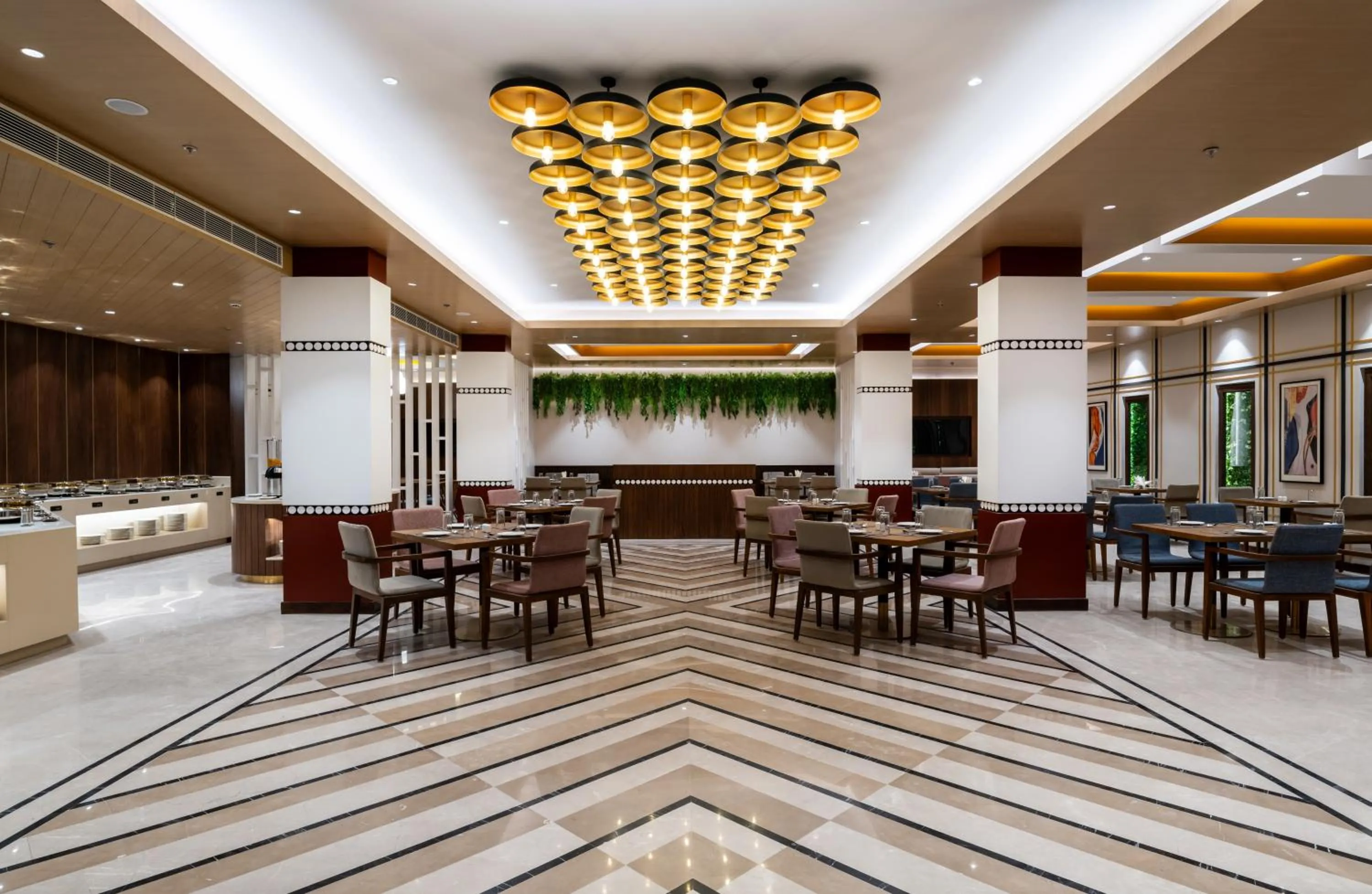 Restaurant/places to eat in Charmwood Hotel