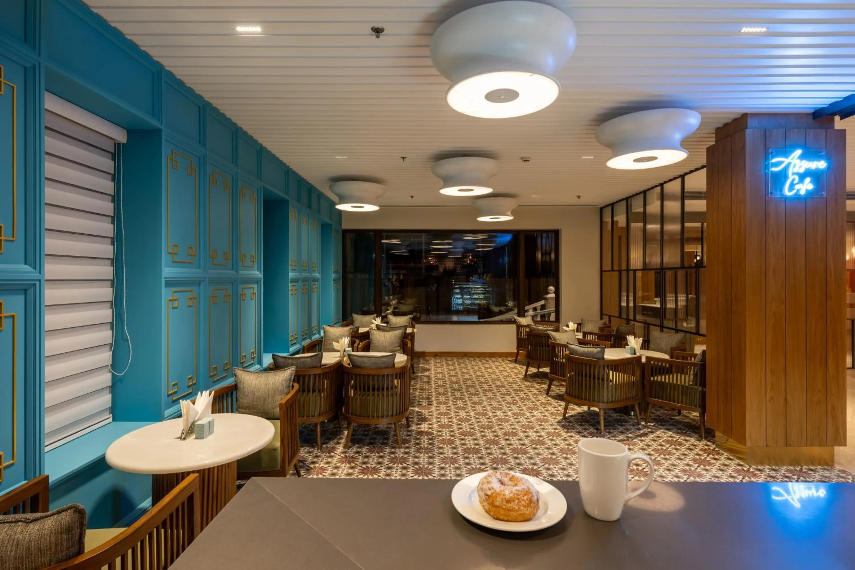 Restaurant/places to eat in Charmwood Hotel