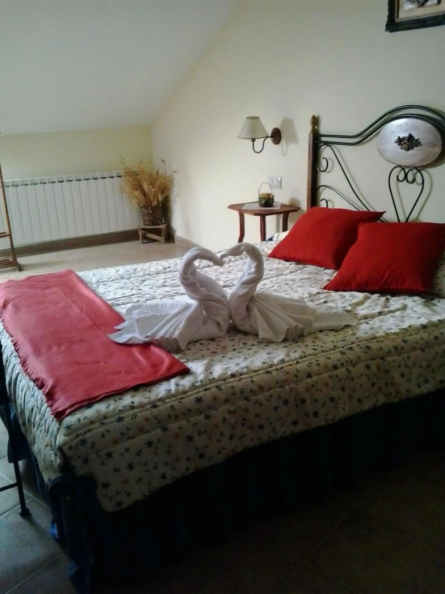 TV and multimedia, Bed in Hotel Mayno