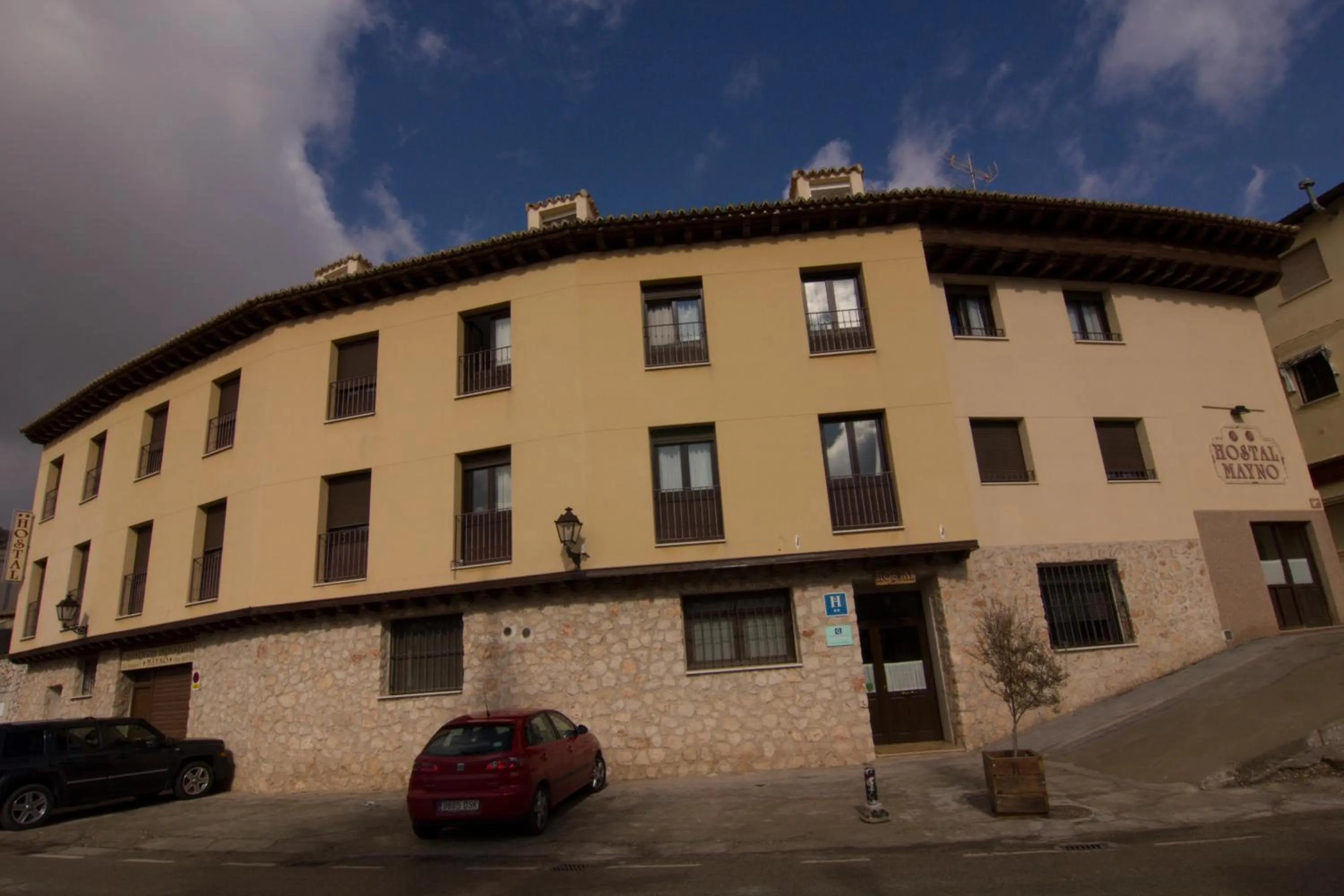 Facade/entrance in Hotel Mayno