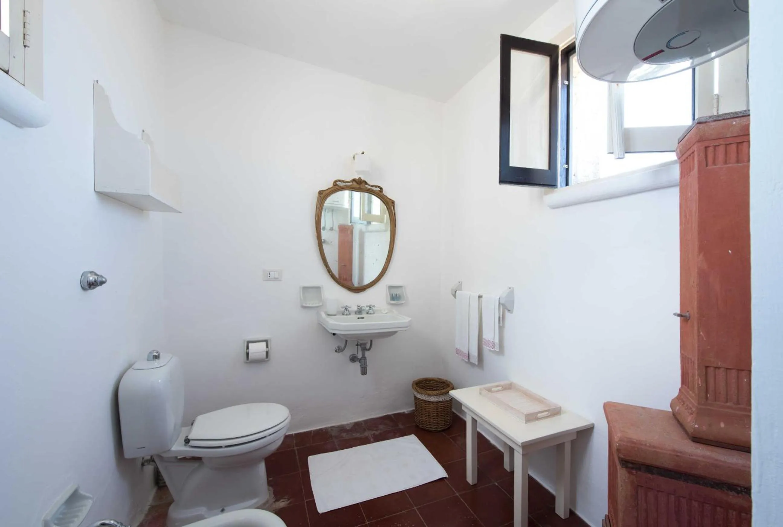 Bathroom in Castello di Casamassella - Marea Stays Collection