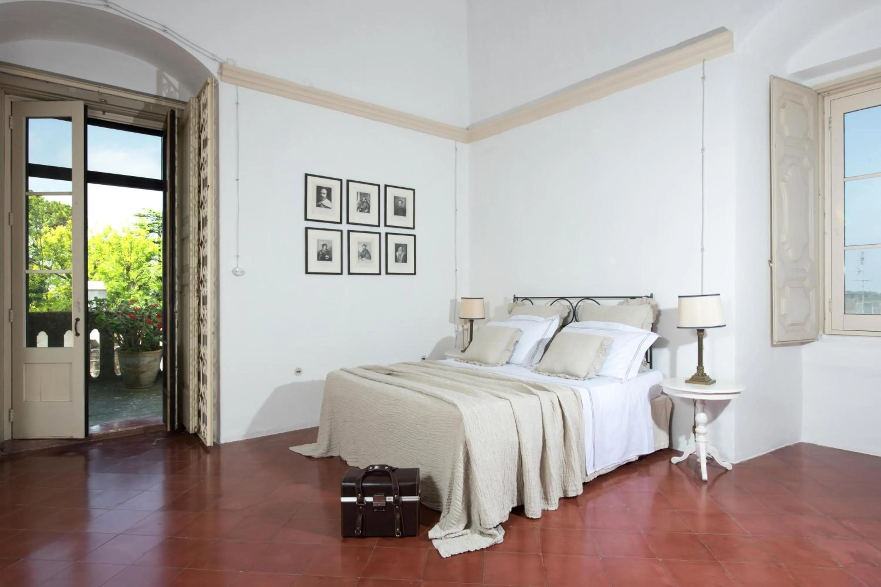 Bed in Castello di Casamassella - Marea Stays Collection
