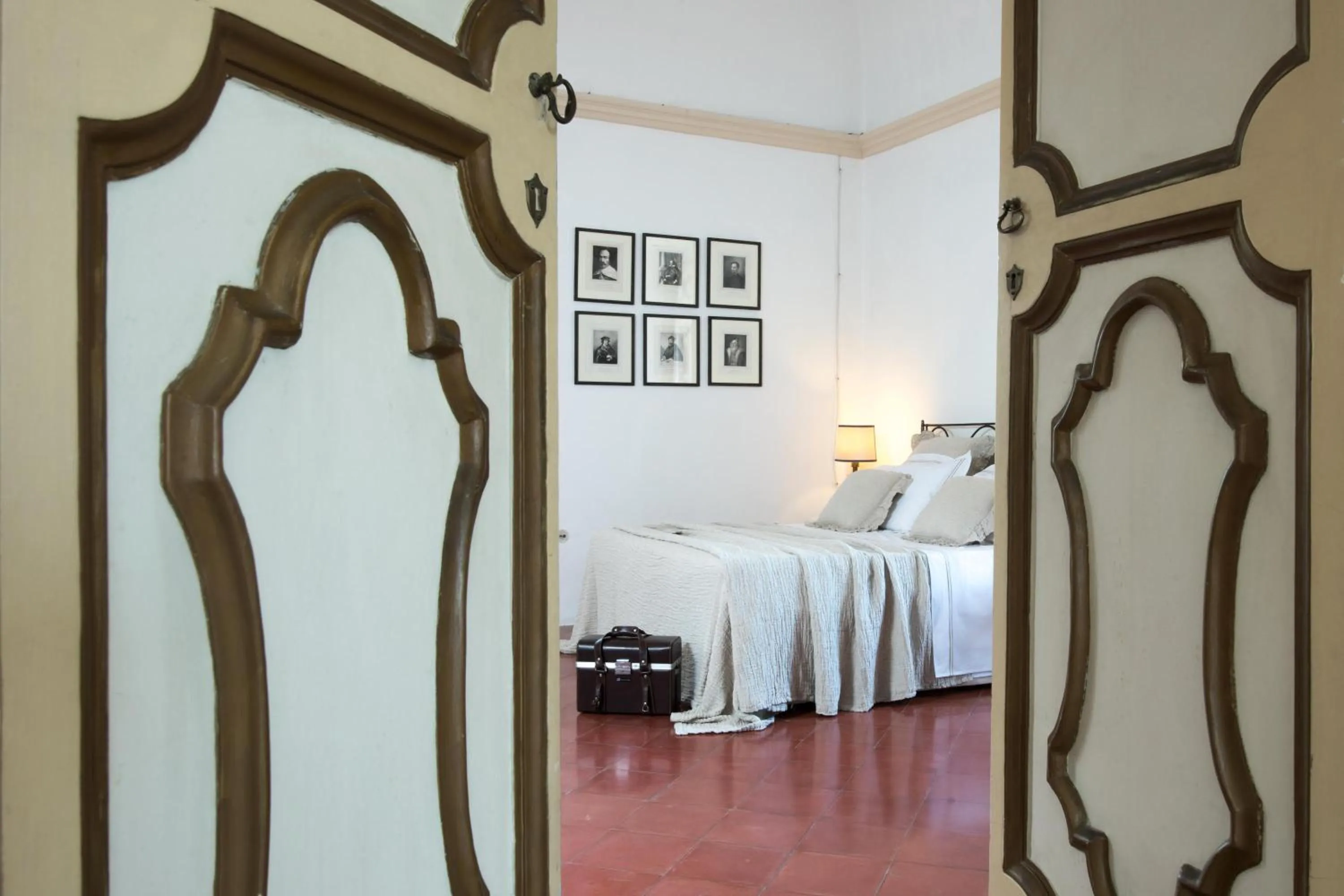 Bed in Castello di Casamassella - Marea Stays Collection