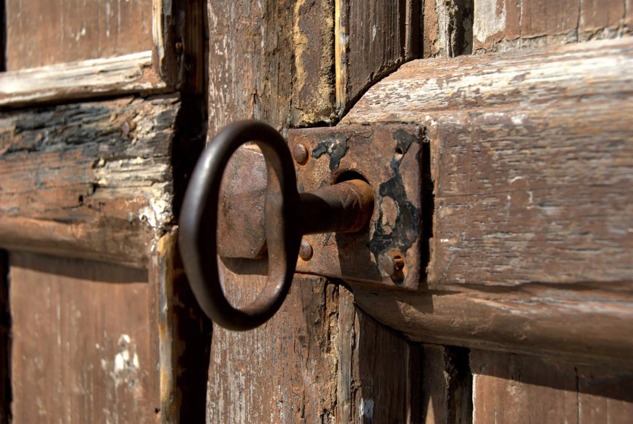 Decorative detail in Castello di Casamassella - Marea Stays Collection