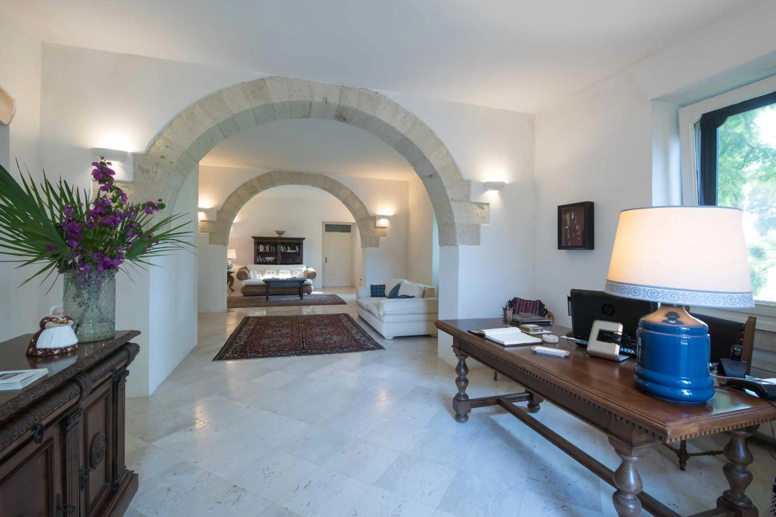 Communal lounge/ TV room in Castello di Casamassella - Marea Stays Collection