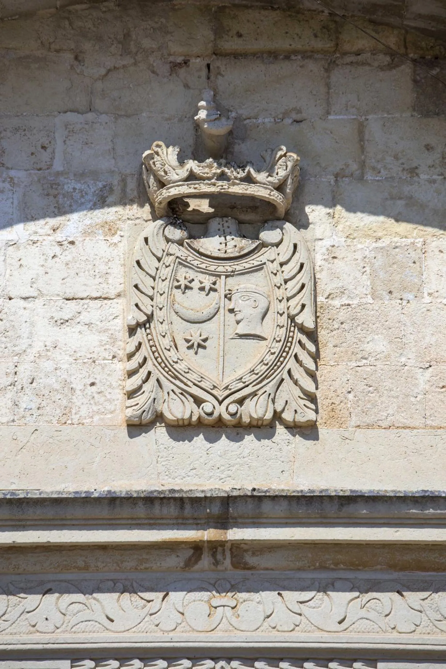 Decorative detail in Castello di Casamassella - Marea Stays Collection