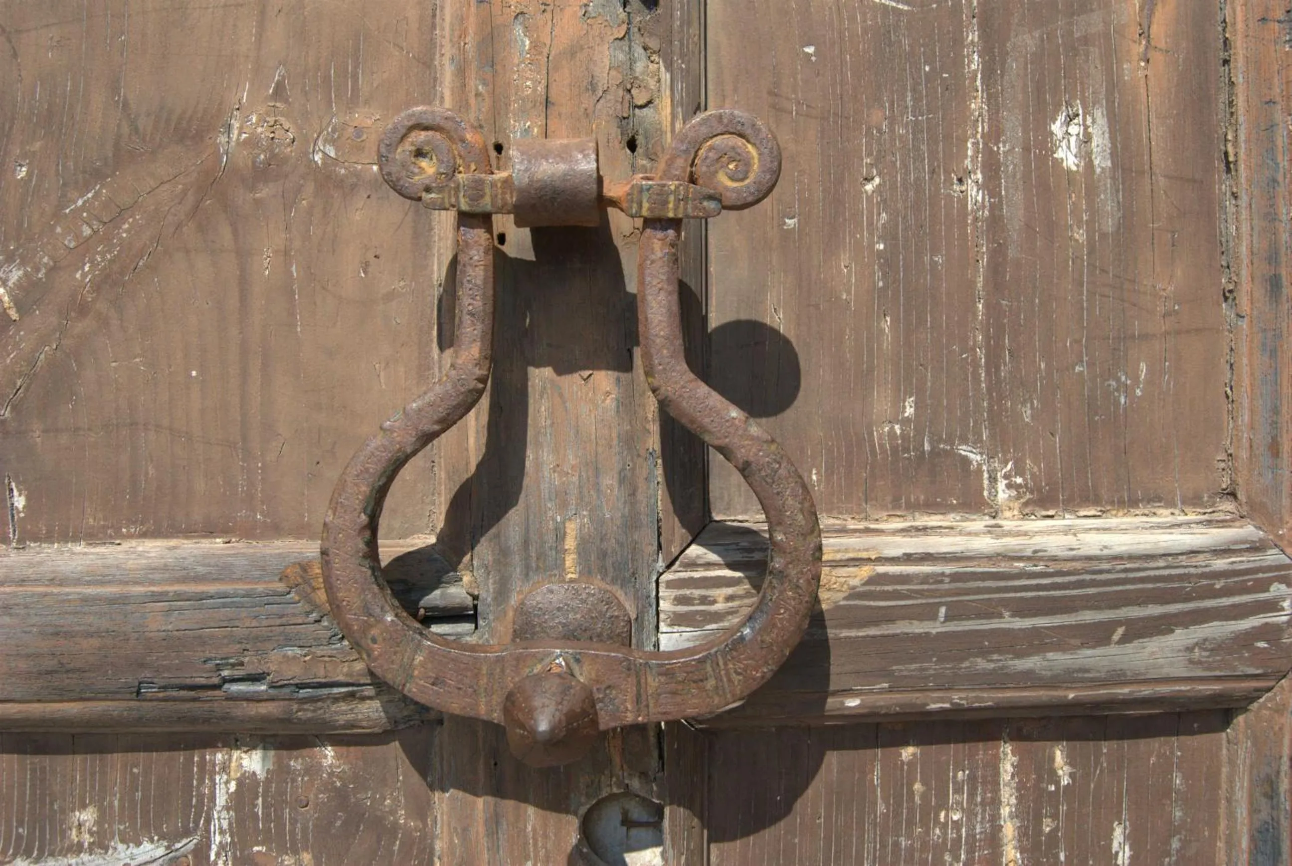 Decorative detail in Castello di Casamassella - Marea Stays Collection