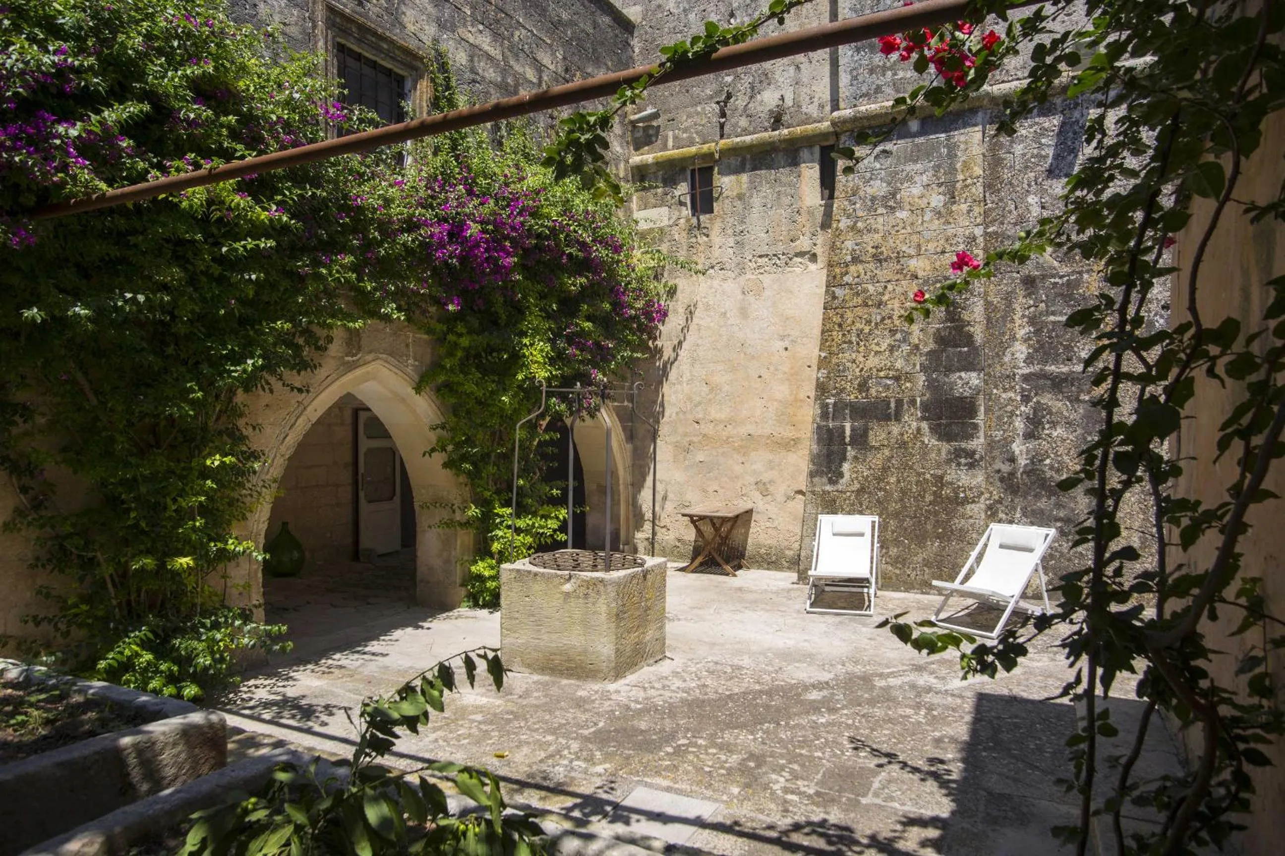 Area and facilities in Castello di Casamassella - Marea Stays Collection
