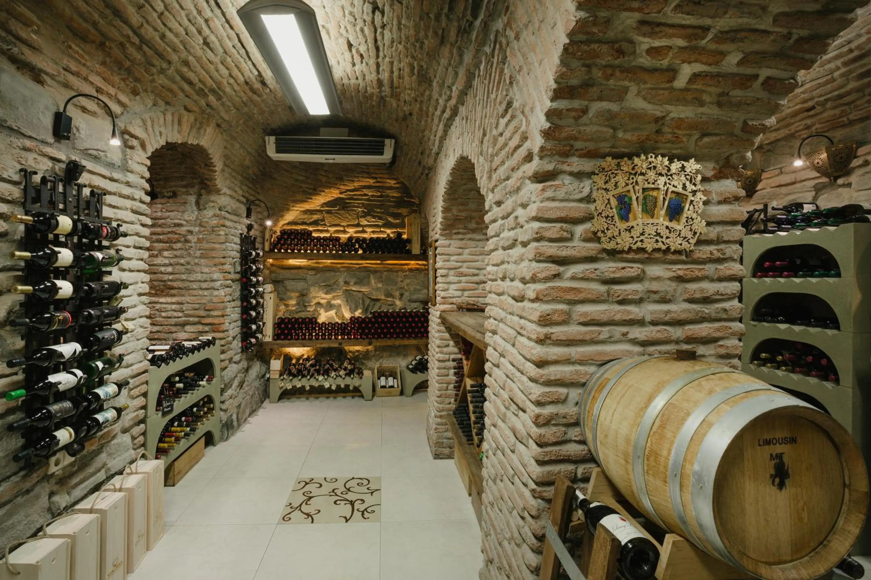 On-site shops in Vinotel Boutique Hotel