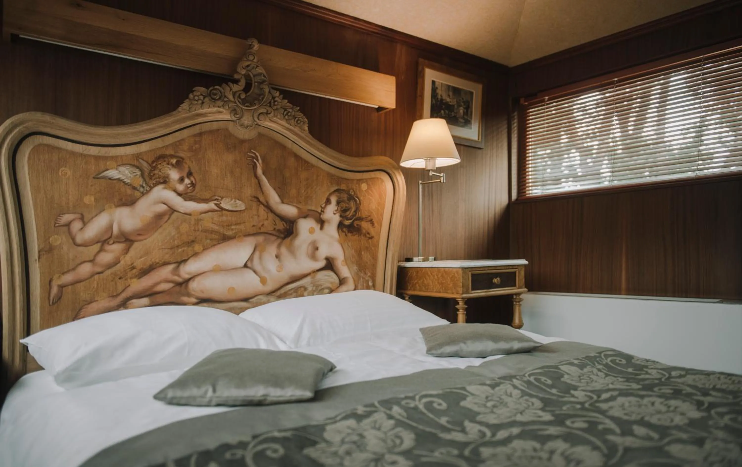 Bed in Vinotel Boutique Hotel