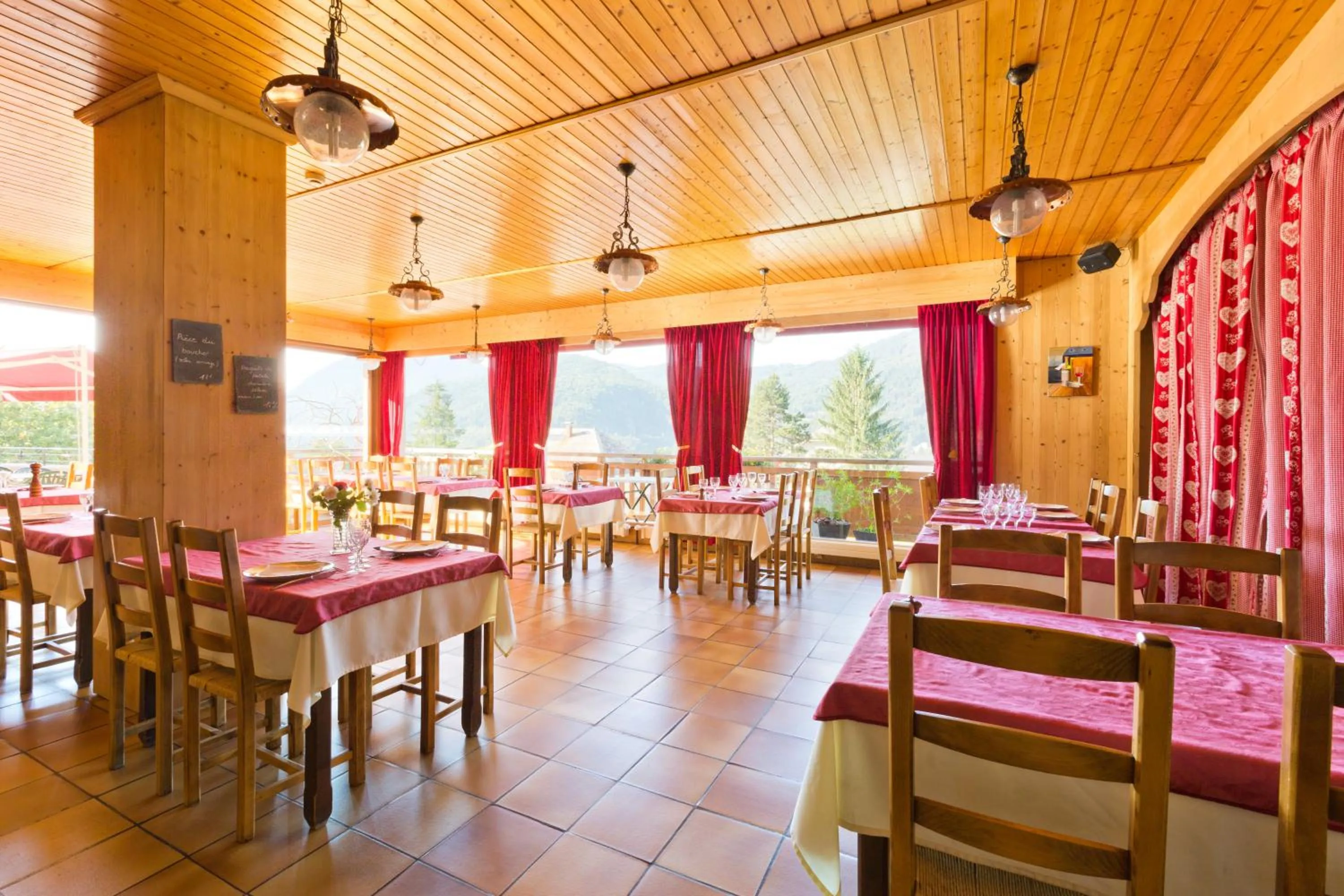Restaurant/places to eat in Accueil Savoyard