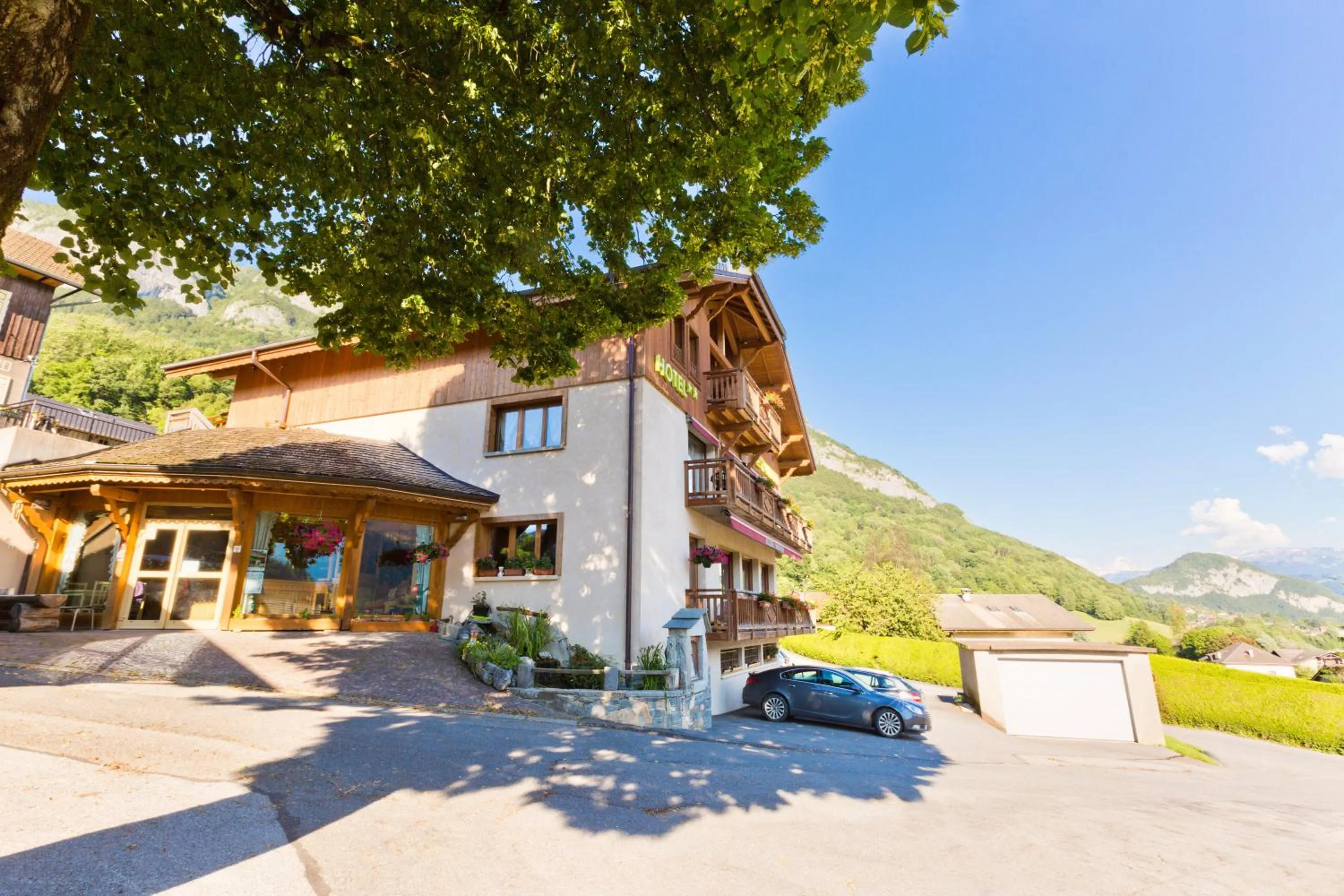 Property building in Accueil Savoyard