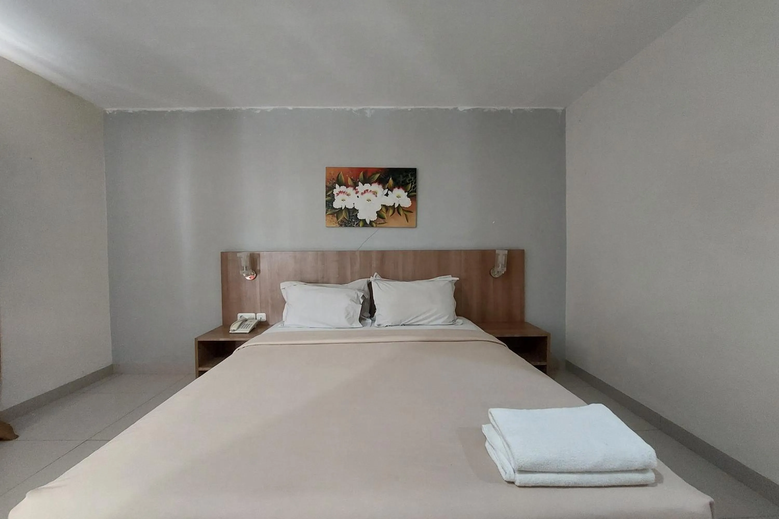 Bedroom, Bed in Kanasha Islami