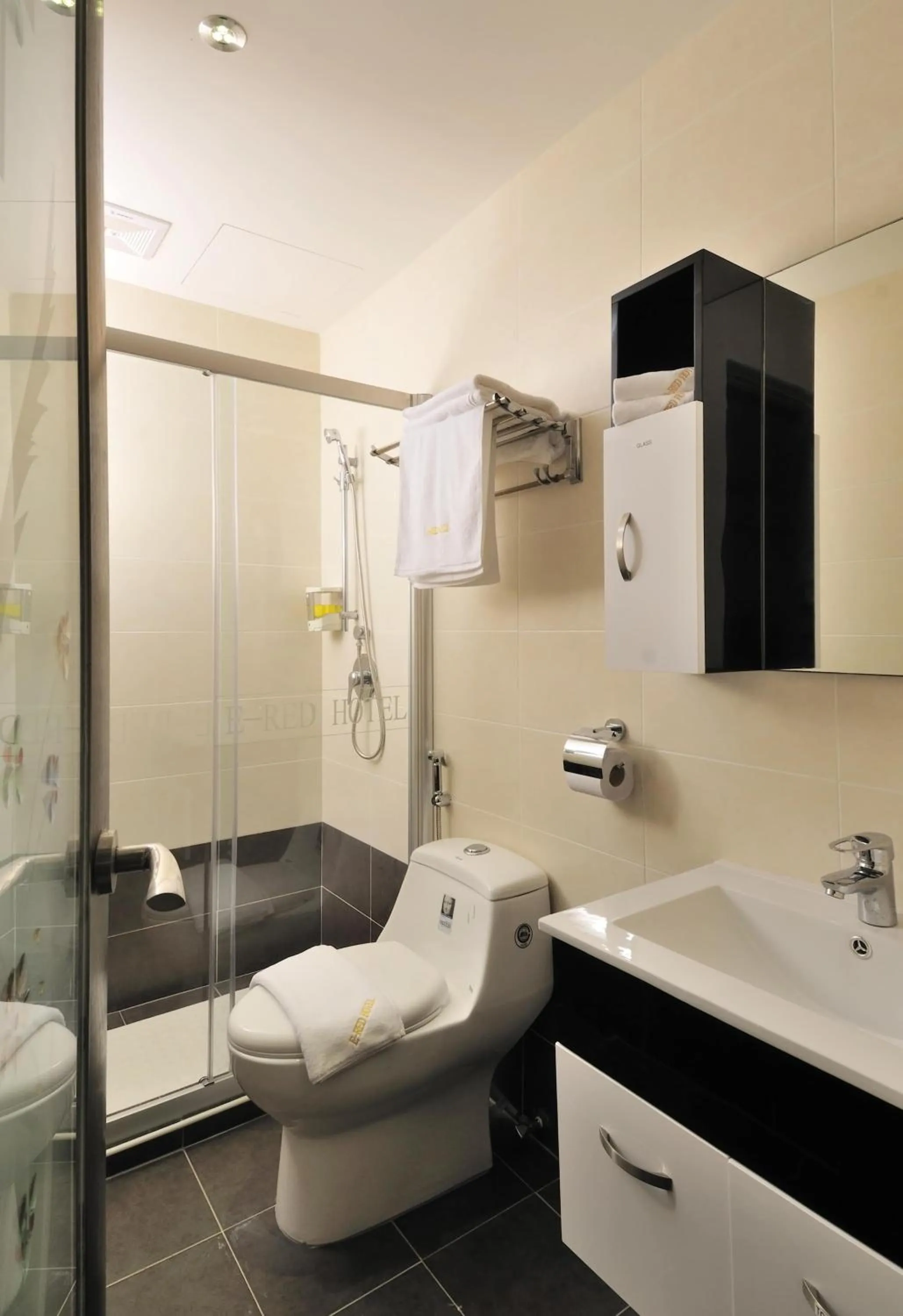 Bathroom in ERNES Hotel Bandar Perda