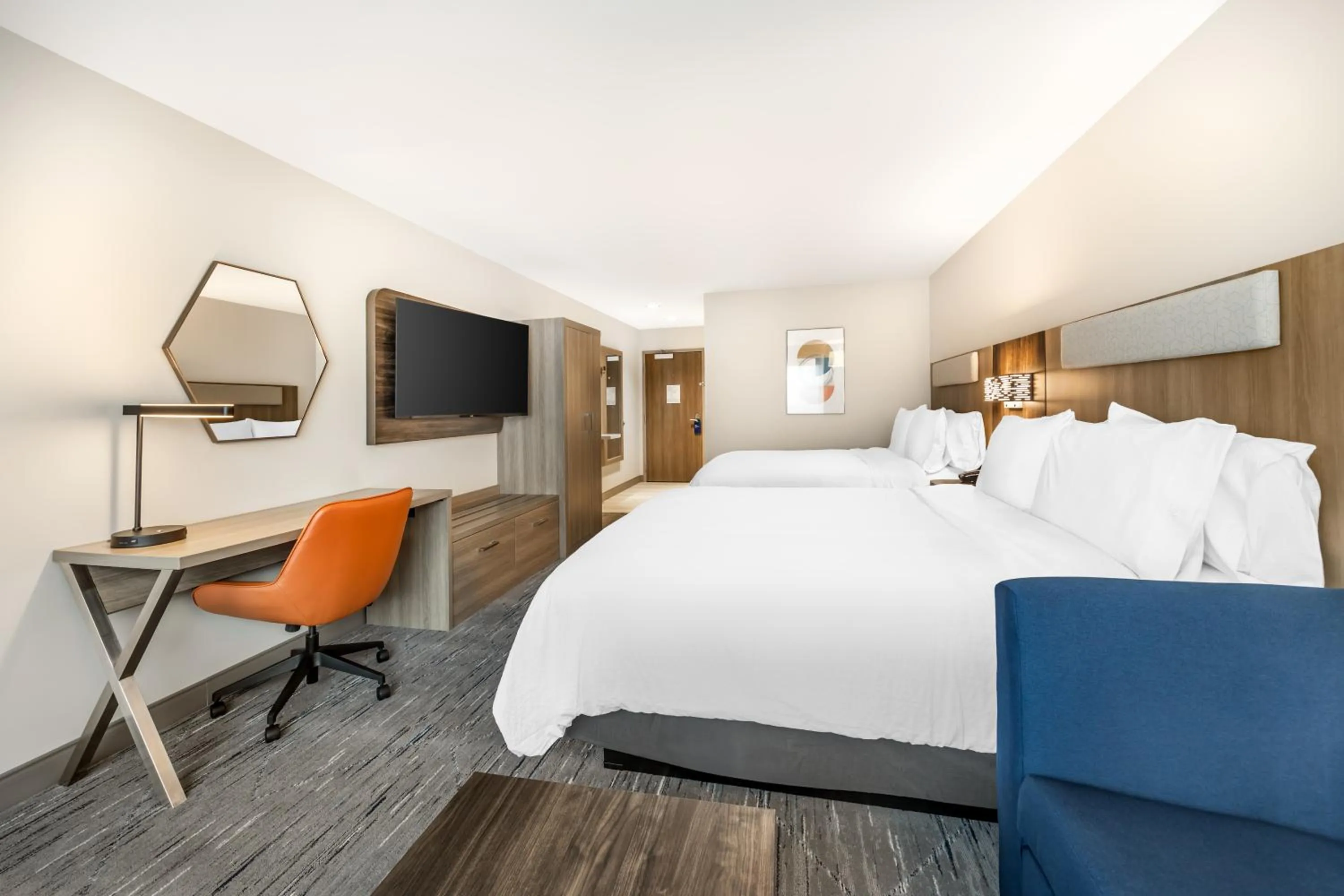 Bed in Holiday Inn Express & Suites Nashville West End - Univ Area by IHG