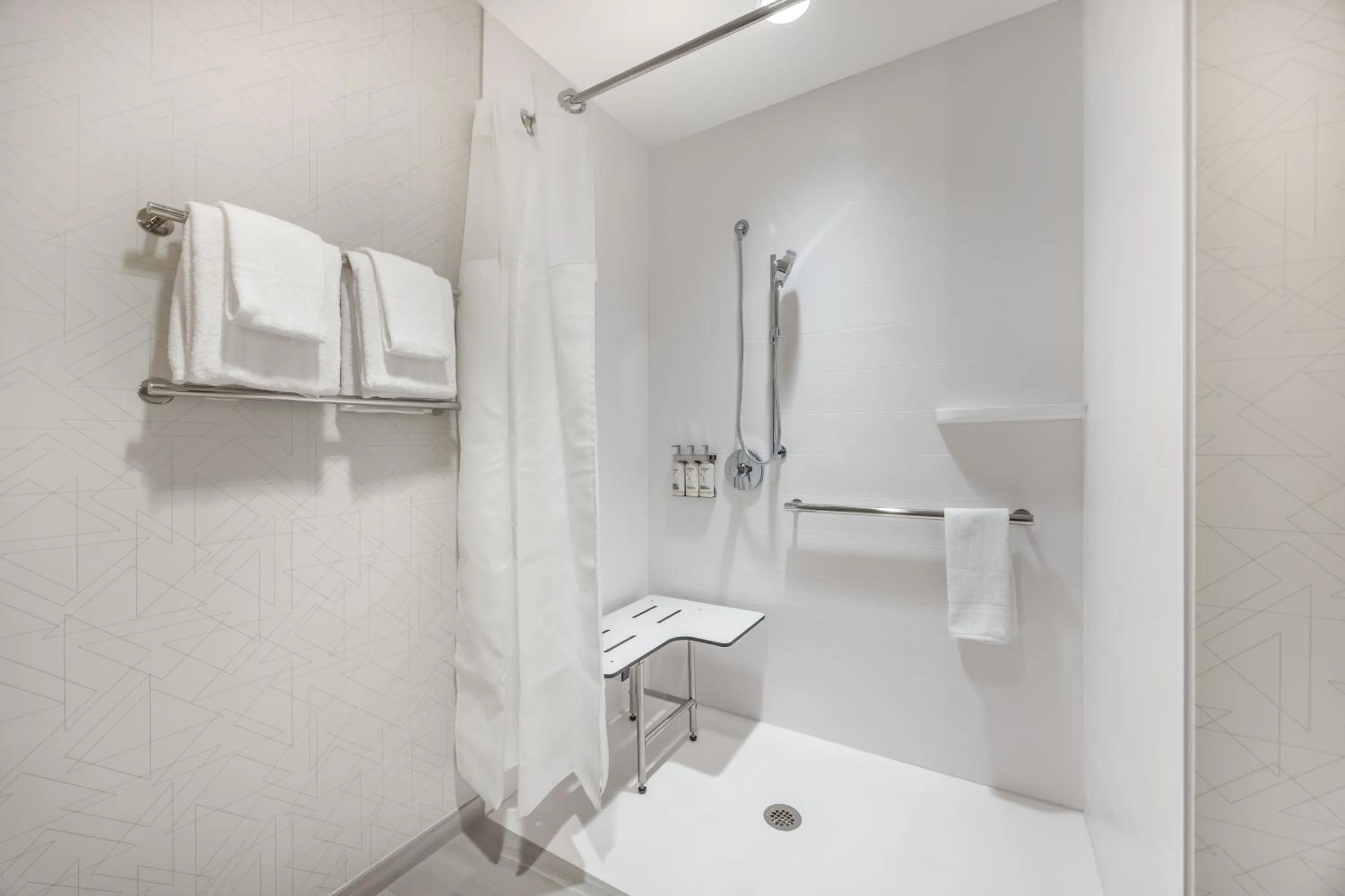 Holiday Inn Express & Suites Nashville West End - Univ Area by IHG