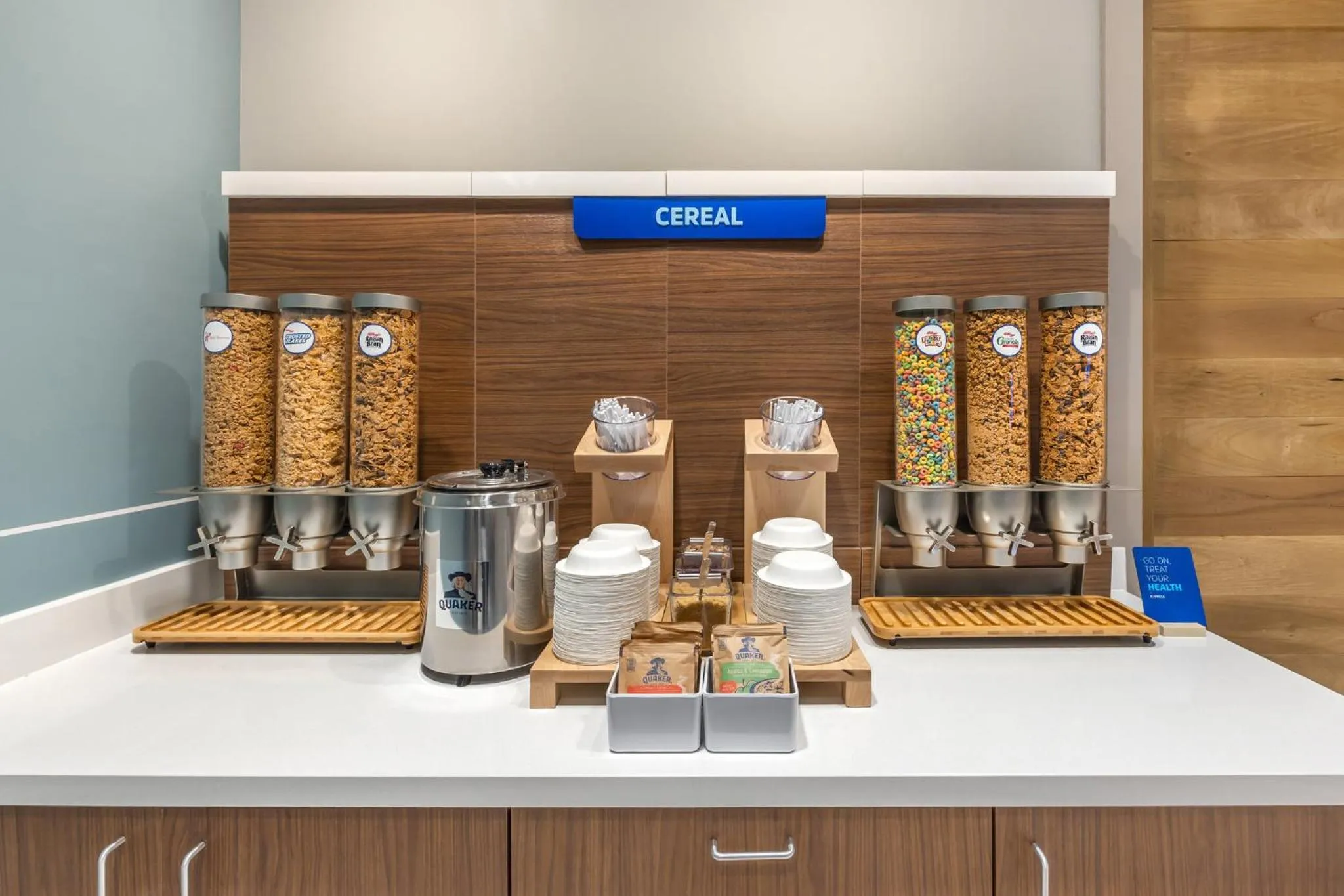 Breakfast in Holiday Inn Express & Suites Nashville West End - Univ Area by IHG