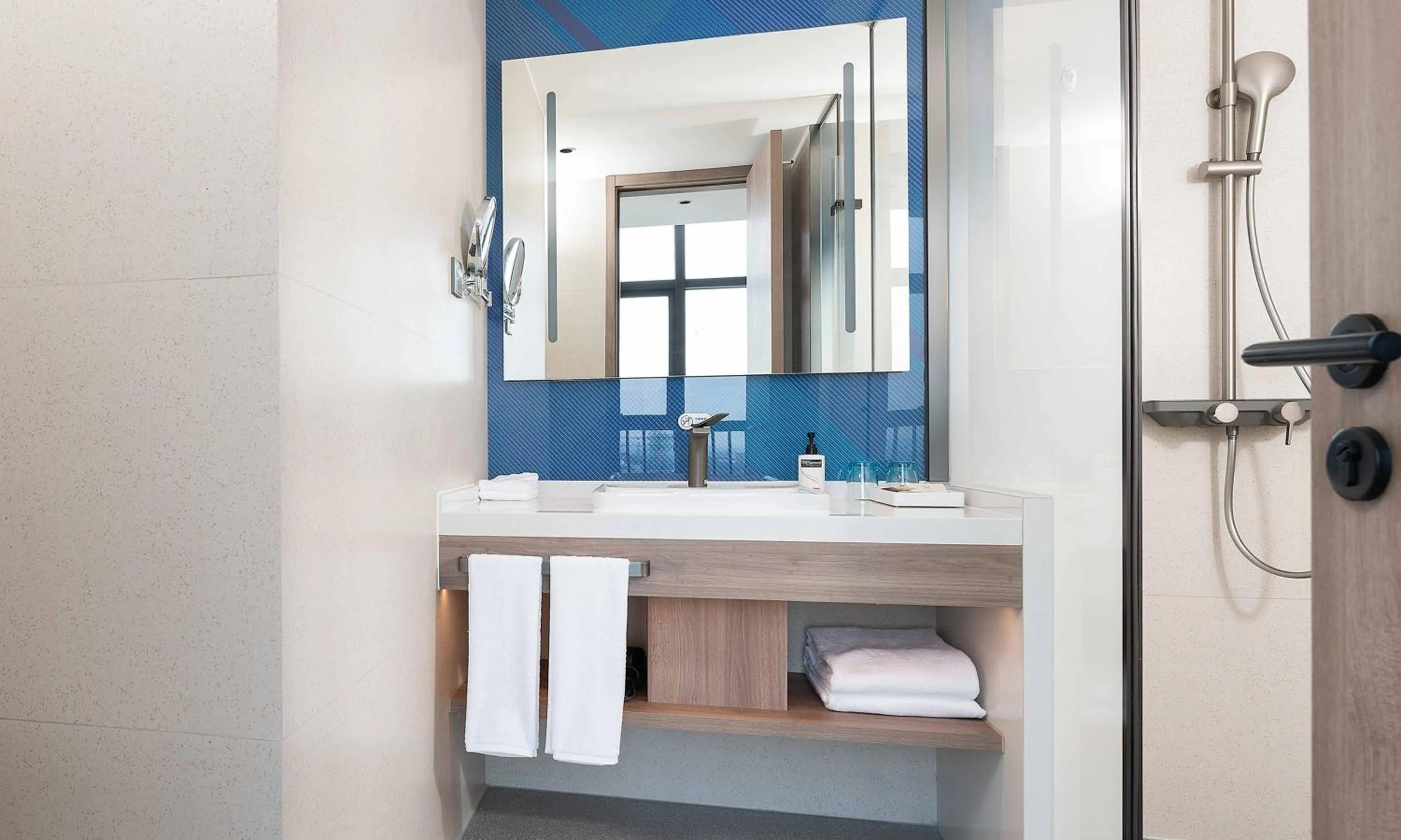 Shower in Holiday Inn Express Foshan Shunde Lecong by IHG