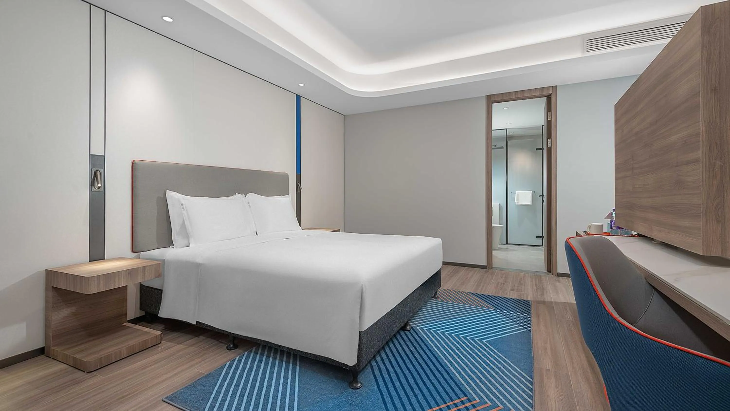 Bed in Holiday Inn Express Foshan Shunde Lecong by IHG