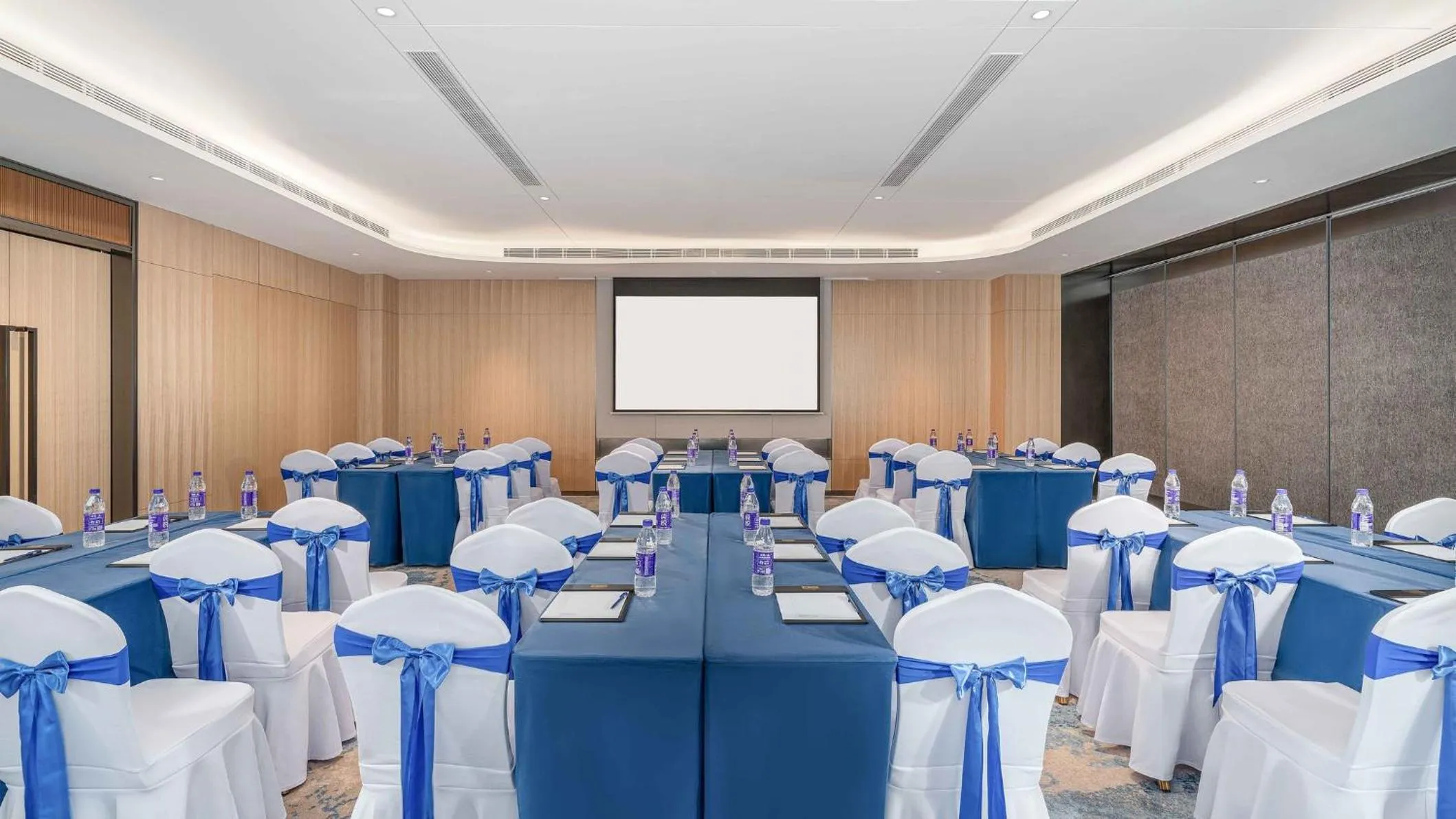 Meeting/conference room in Holiday Inn Express Foshan Shunde Lecong by IHG