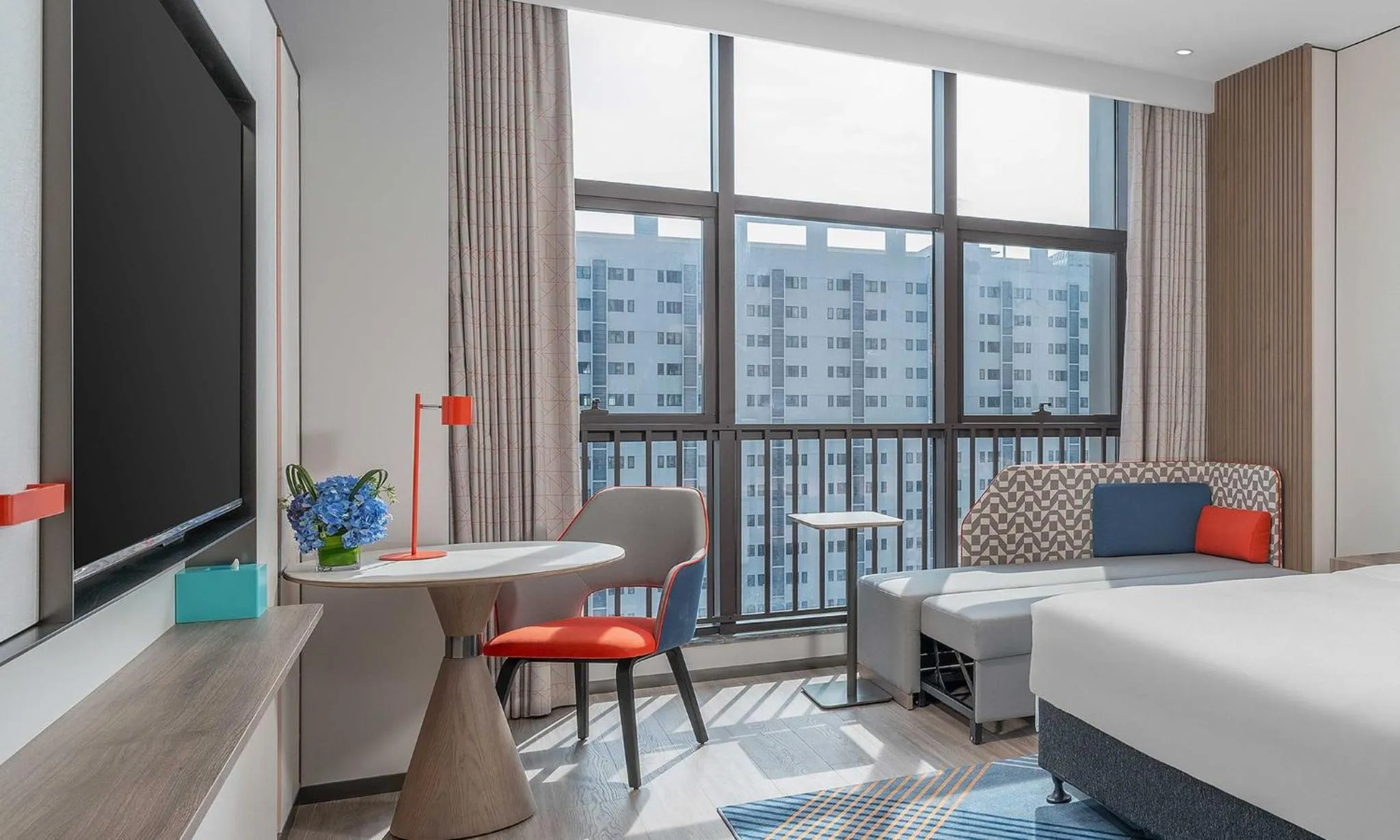 Photo of the whole room, Bed in Holiday Inn Express Foshan Shunde Lecong by IHG