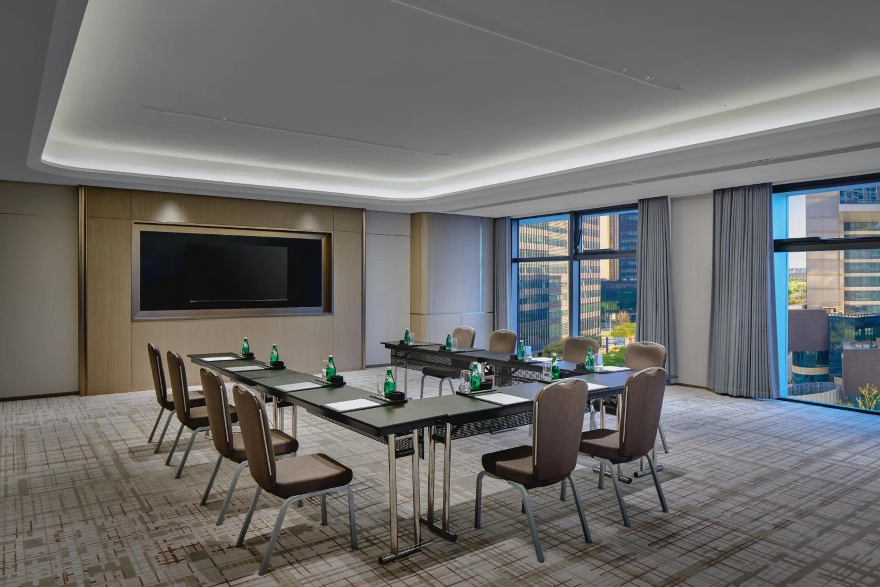 Meeting/conference room in Crowne Plaza Kunshan East by IHG