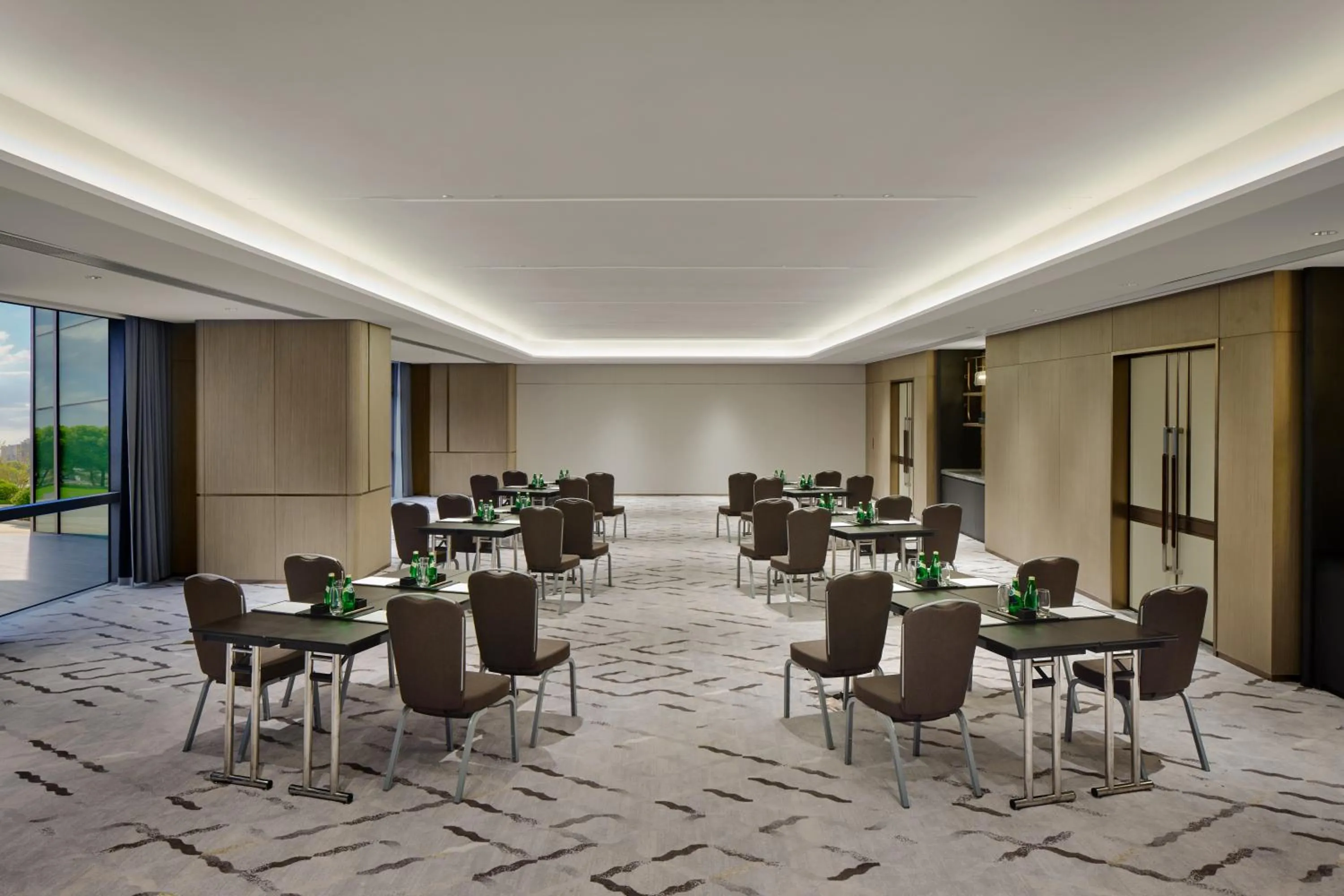 Meeting/conference room in Crowne Plaza Kunshan East by IHG