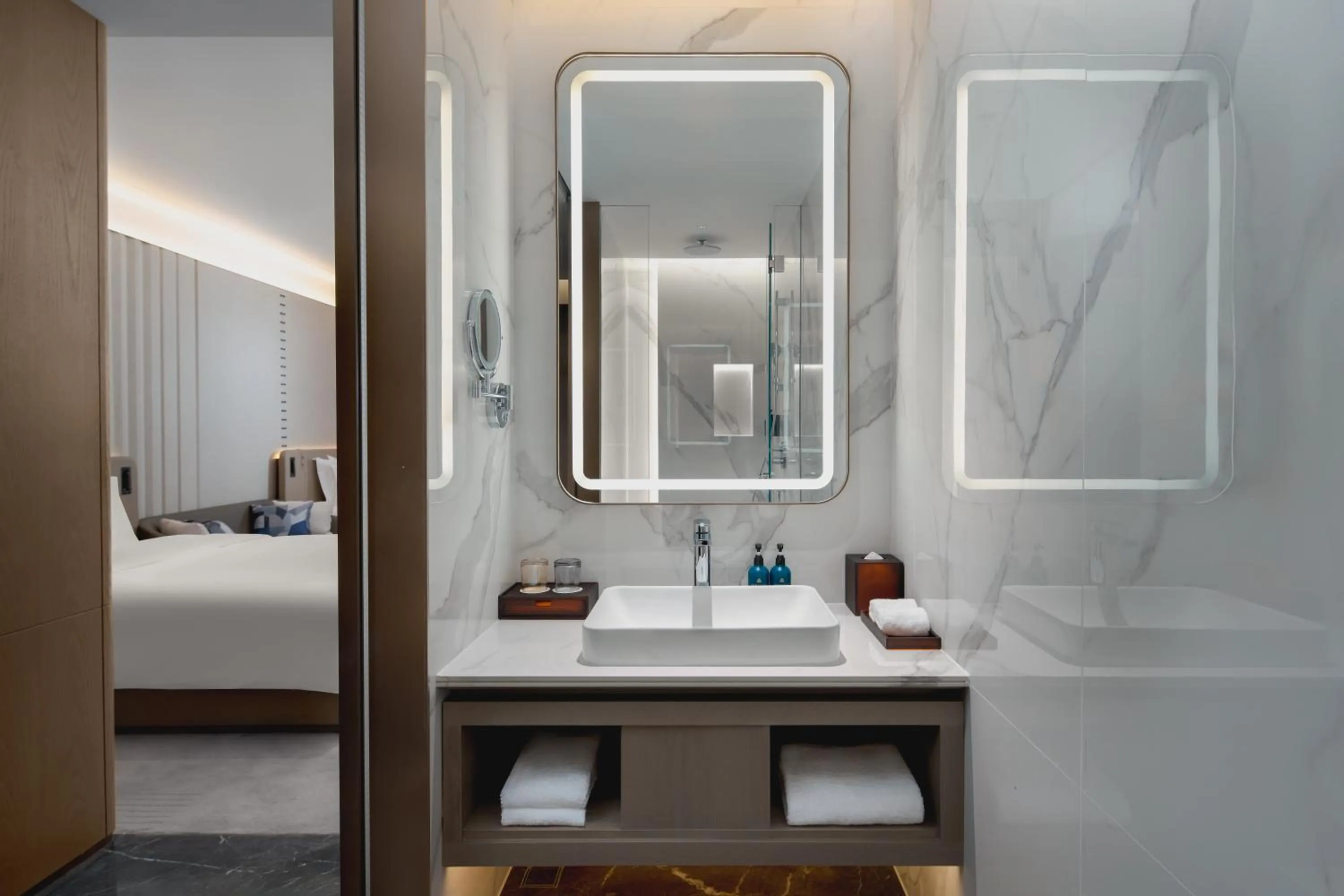 Toilet, Bed in Crowne Plaza Kunshan East by IHG