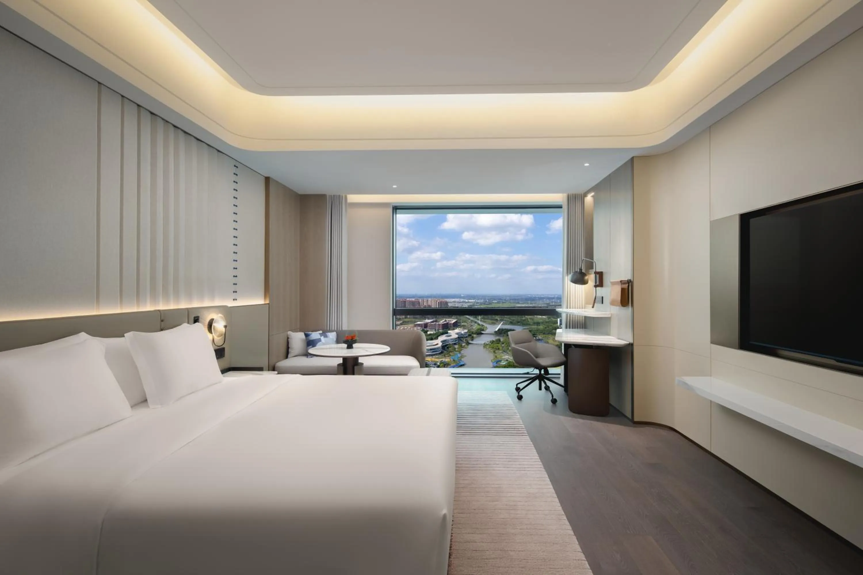 Photo of the whole room, Bed in Crowne Plaza Kunshan East by IHG