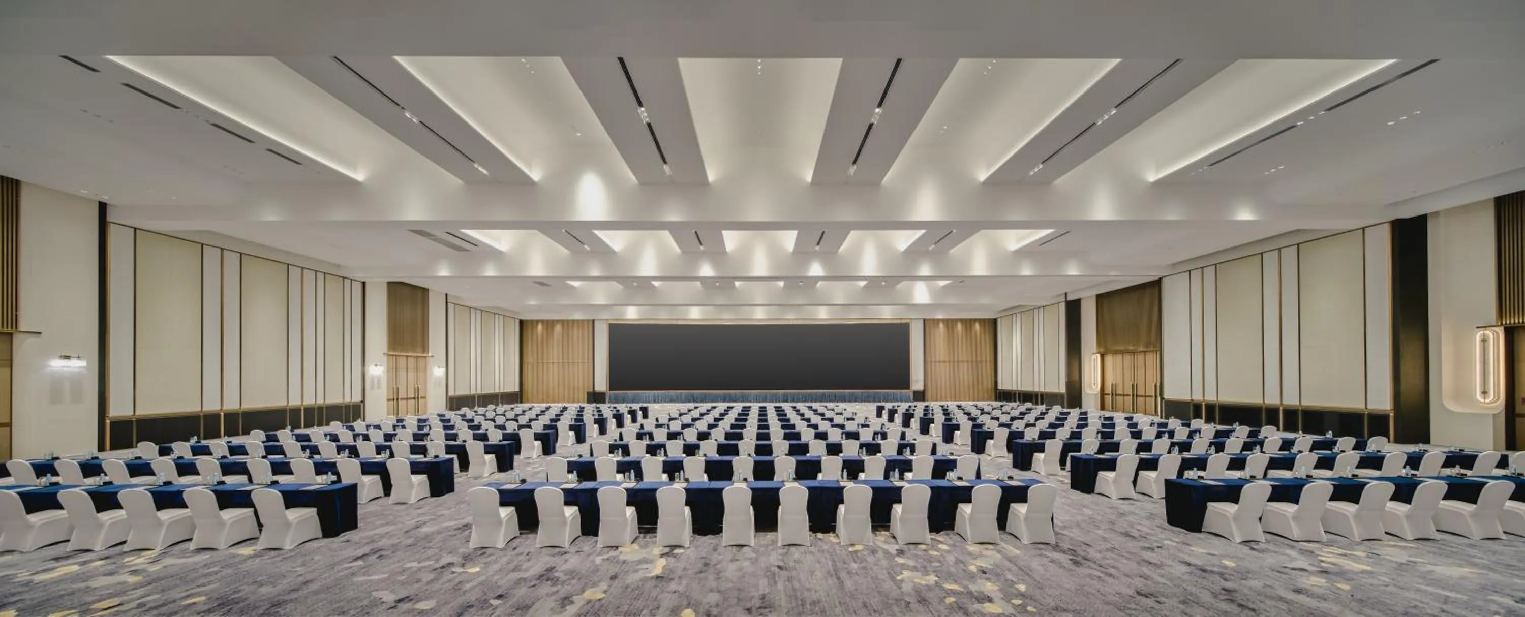 Meeting/conference room in Crowne Plaza Kunshan East by IHG