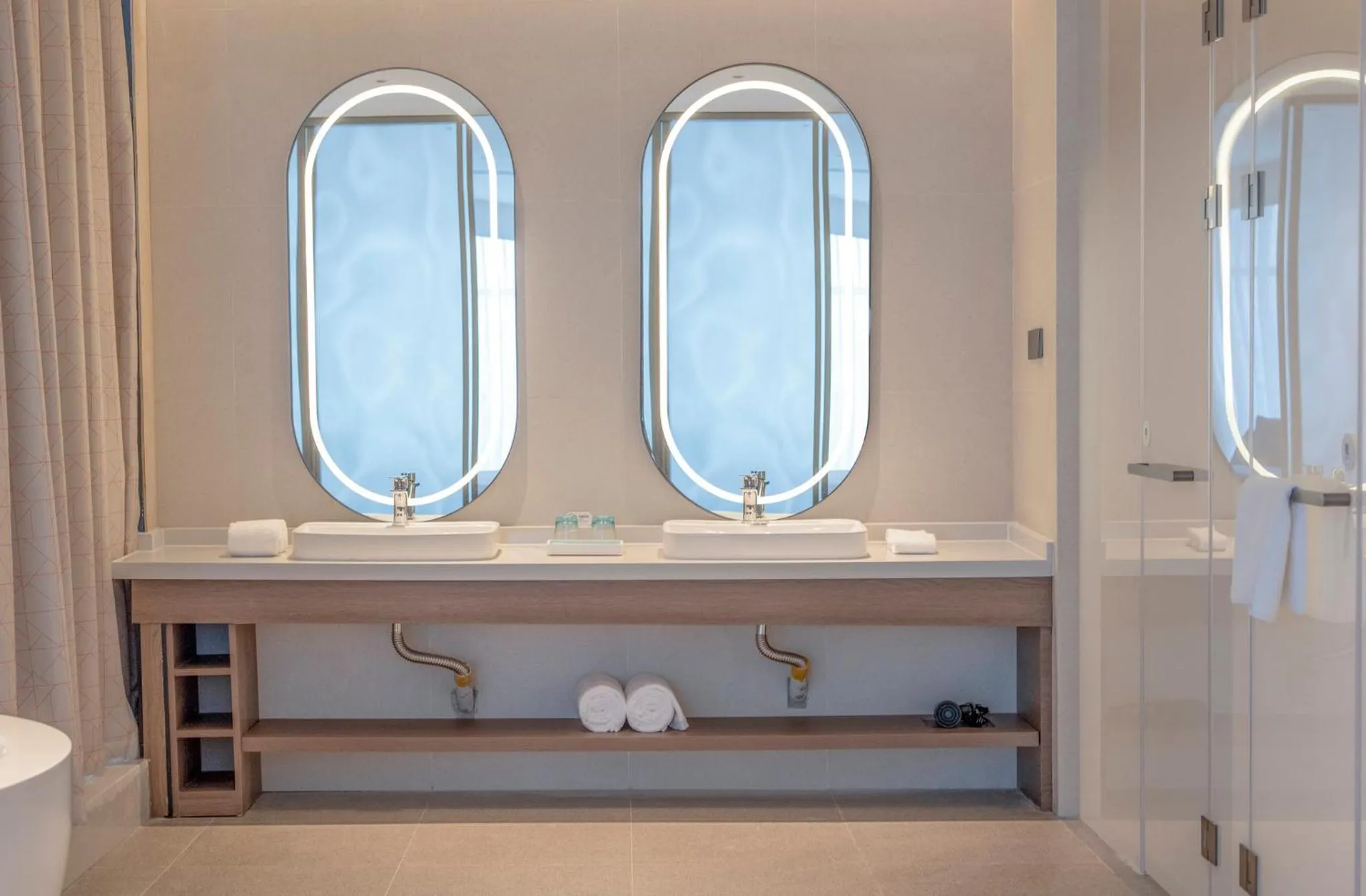 Photo of the whole room in Holiday Inn Express Yinchuan Lanxi Valley Plaza by IHG