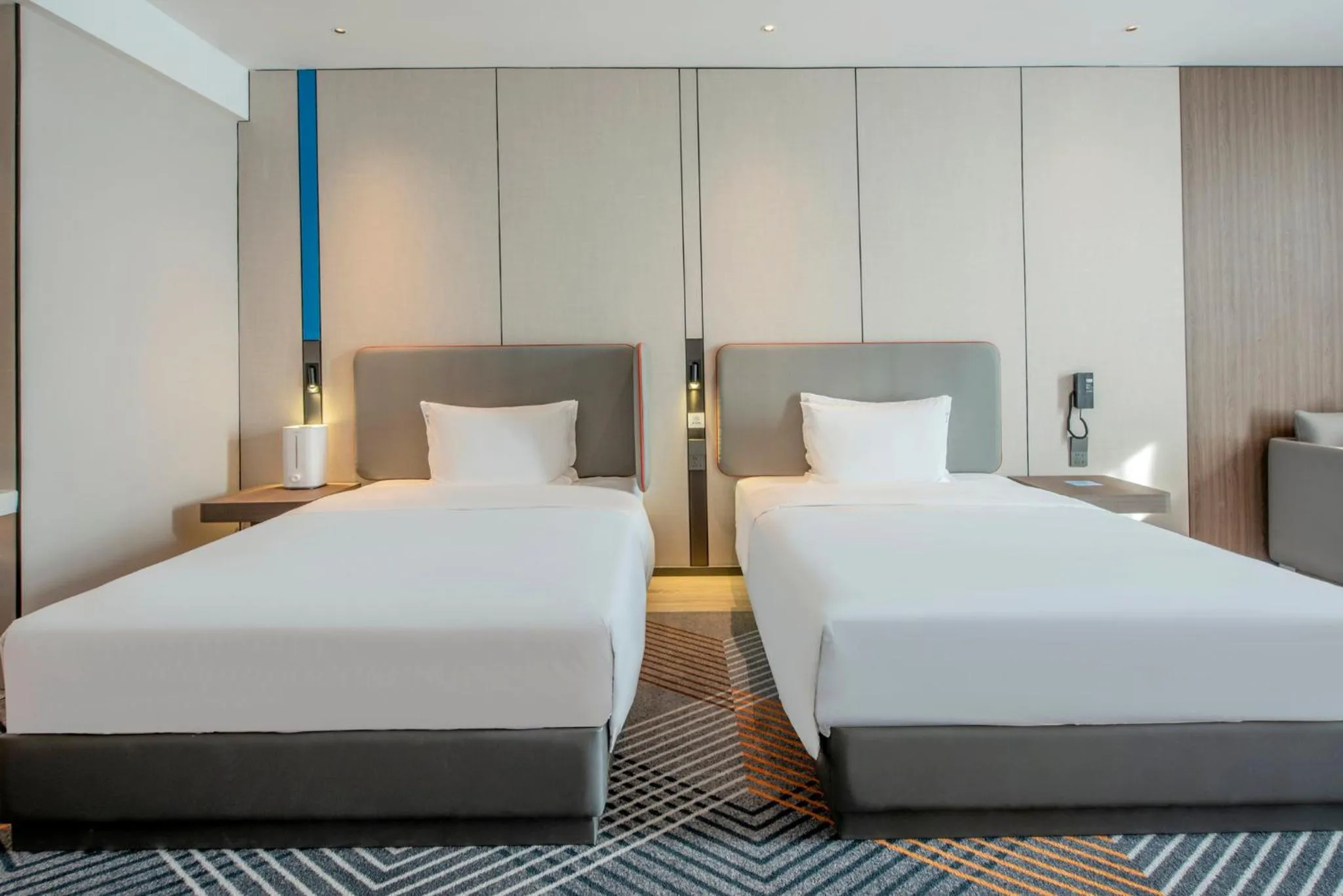 Photo of the whole room, Bed in Holiday Inn Express Yinchuan Lanxi Valley Plaza by IHG