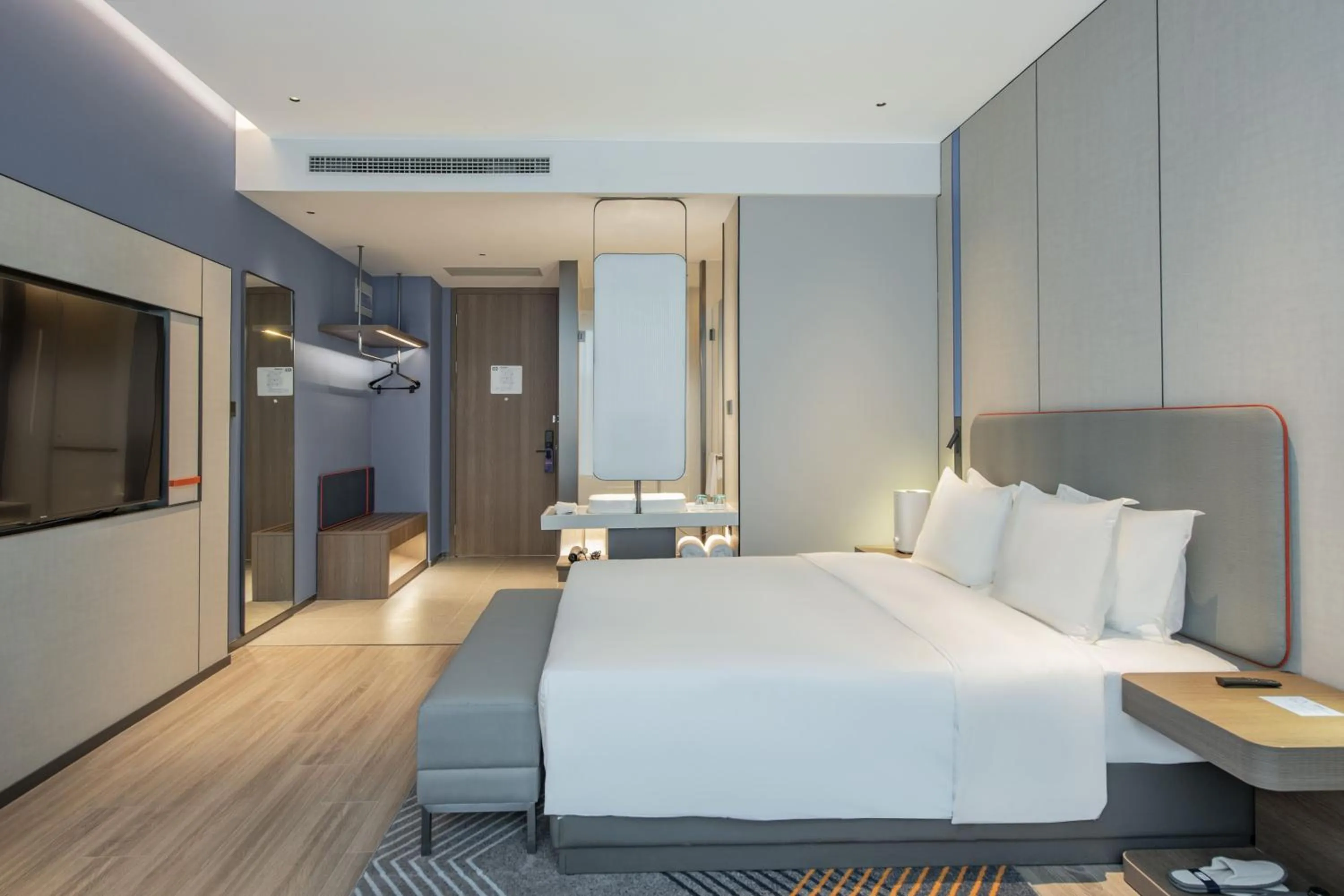 Photo of the whole room, Bed in Holiday Inn Express Yinchuan Lanxi Valley Plaza by IHG